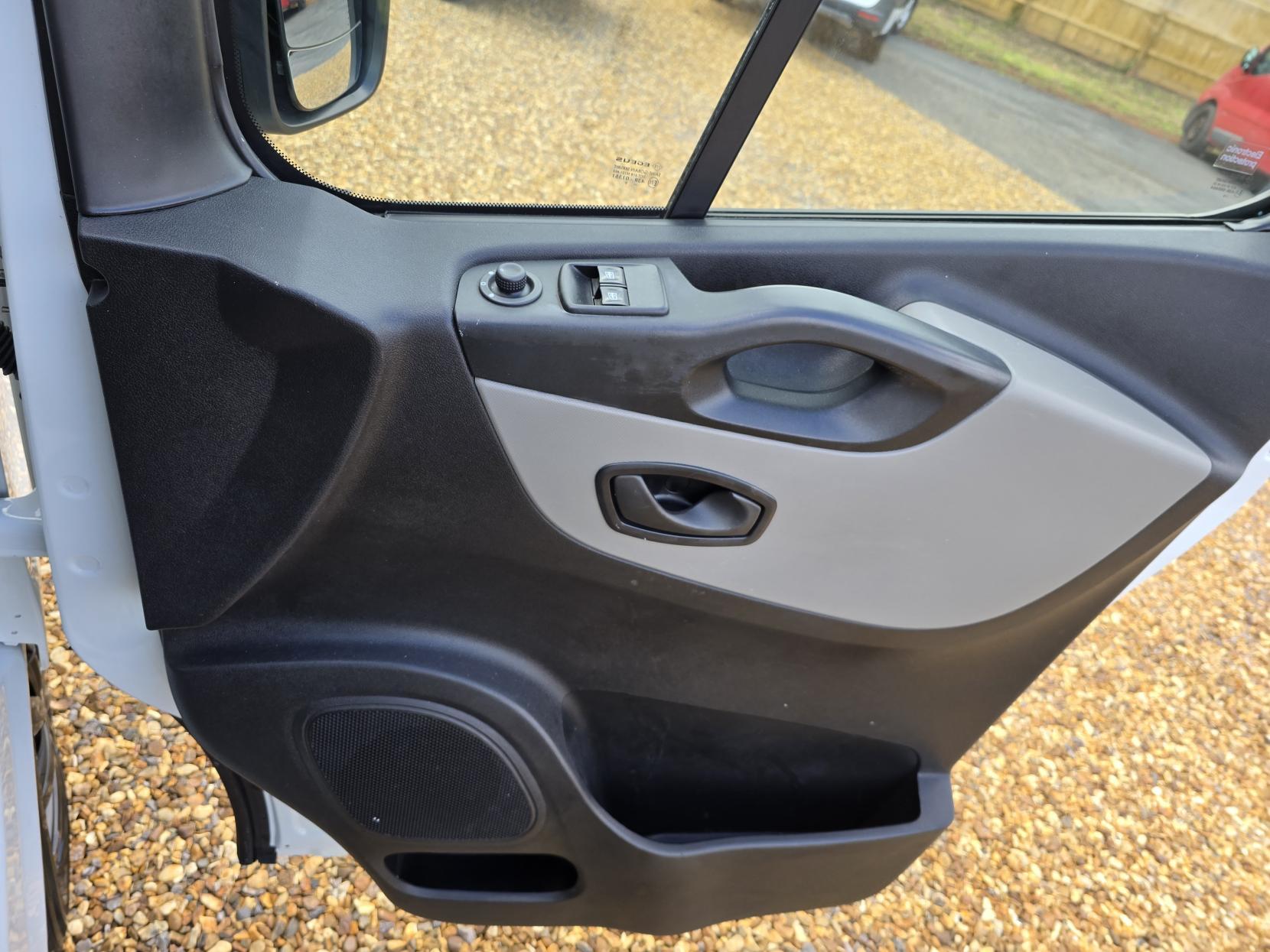 Renault Trafic 1.6 dCi ENERGY 27 Business+ Panel Van 5dr Diesel Manual SWB Standard Roof Euro 6 (s/s) (125 ps)