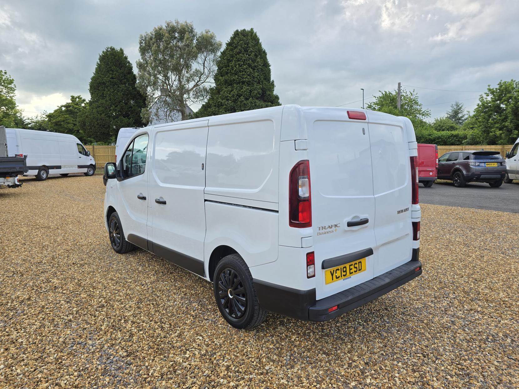 Renault Trafic 1.6 dCi ENERGY 27 Business+ Panel Van 5dr Diesel Manual SWB Standard Roof Euro 6 (s/s) (125 ps)