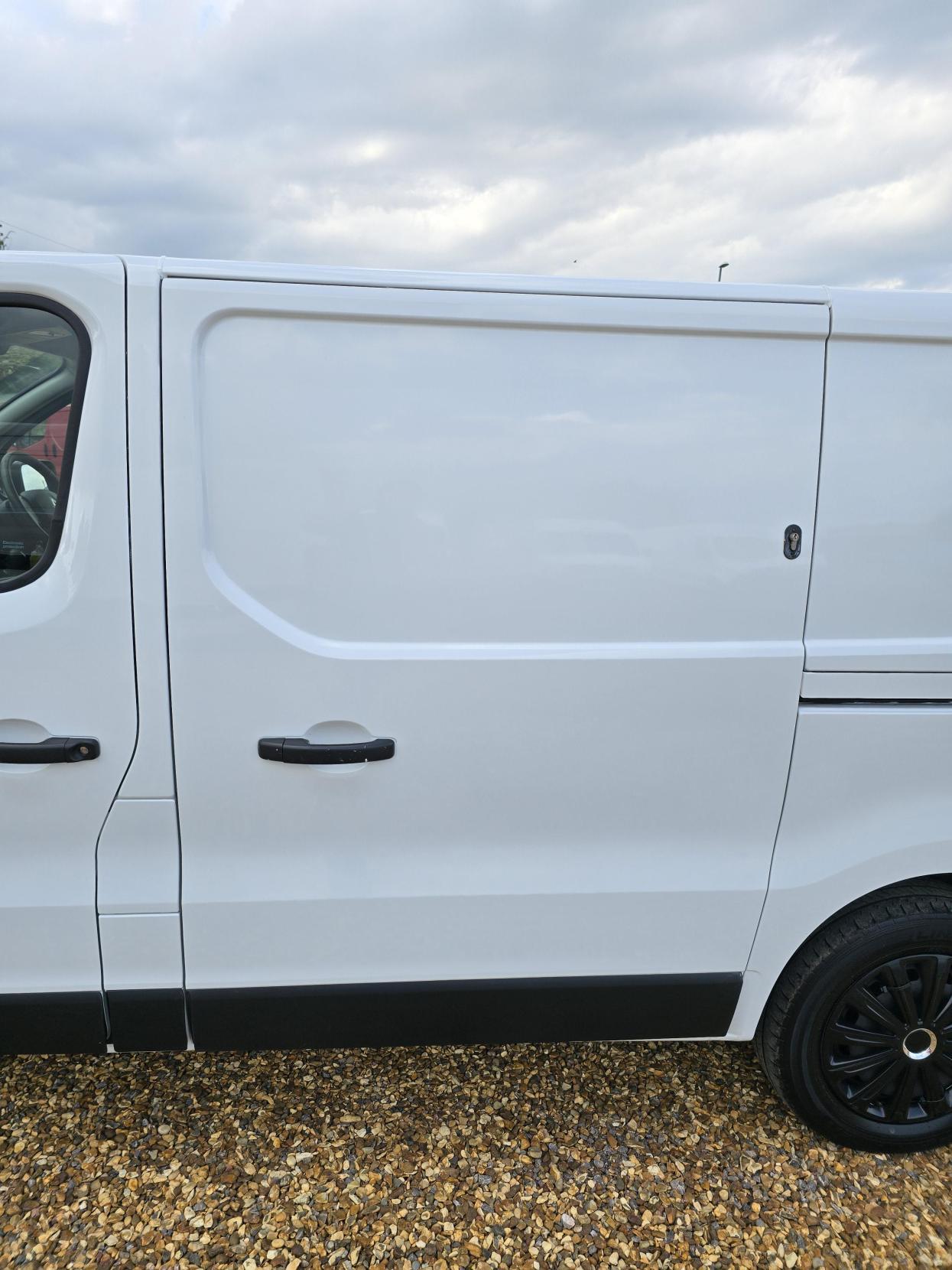 Renault Trafic 1.6 dCi ENERGY 27 Business+ Panel Van 5dr Diesel Manual SWB Standard Roof Euro 6 (s/s) (125 ps)