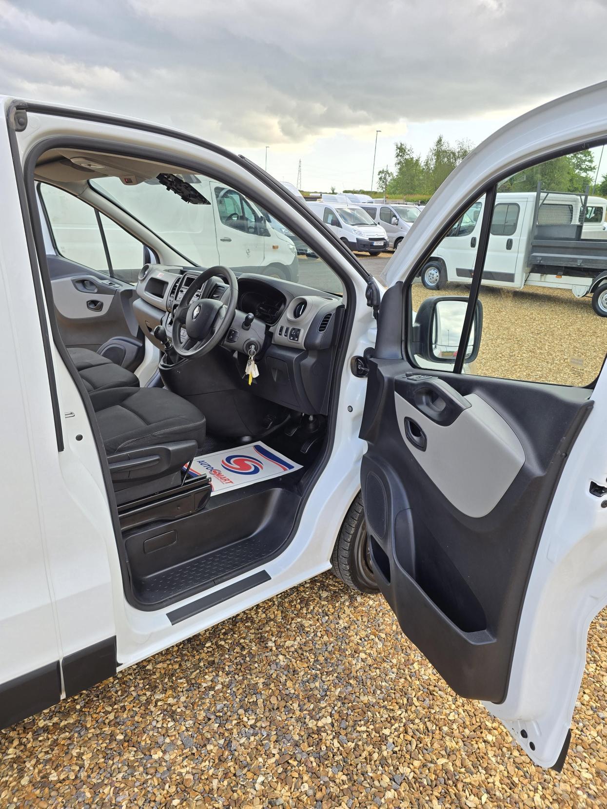 Renault Trafic 1.6 dCi ENERGY 27 Business+ Panel Van 5dr Diesel Manual SWB Standard Roof Euro 6 (s/s) (125 ps)