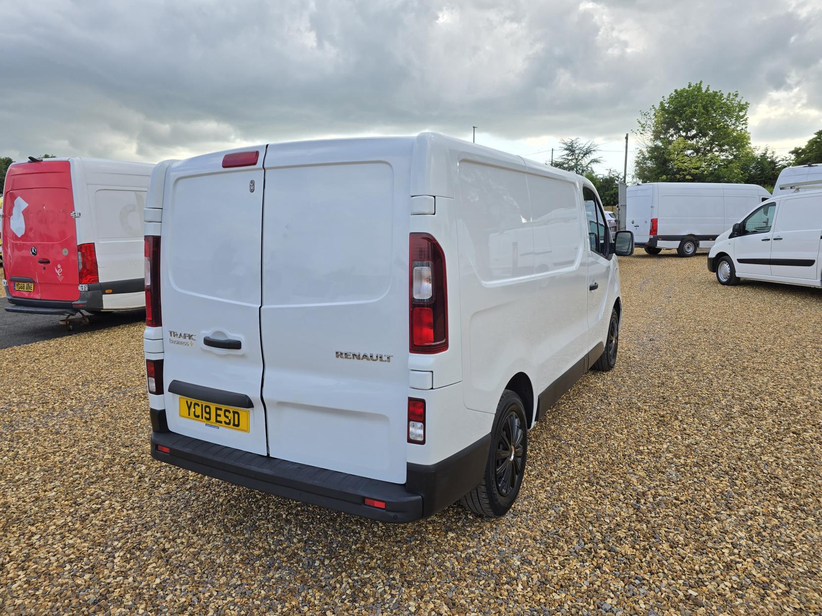 Renault Trafic 1.6 dCi ENERGY 27 Business+ Panel Van 5dr Diesel Manual SWB Standard Roof Euro 6 (s/s) (125 ps)