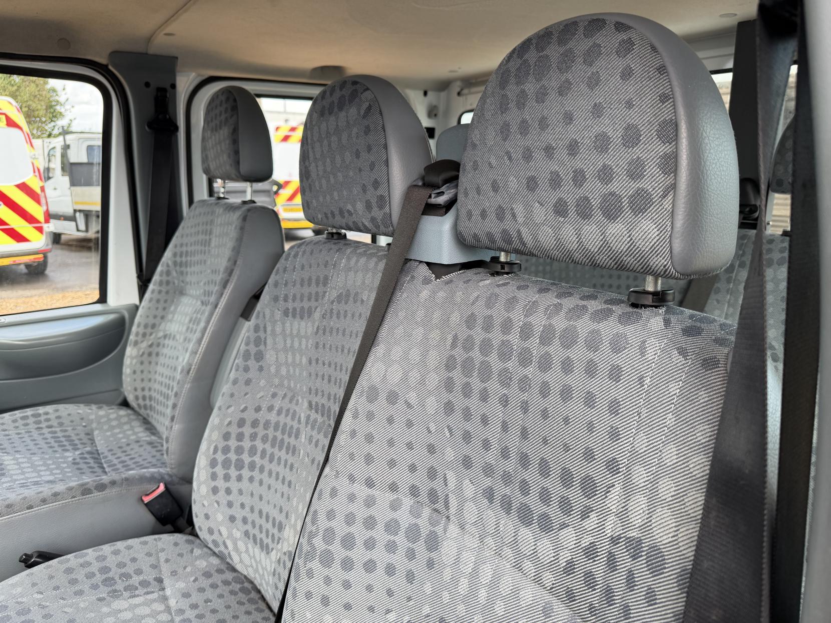 2010 Ford Transit 2.4 TDCi 350 Duratorq Chassis Cab 4dr Diesel Manual RWD L3 (DRW, DPF, 6Spd) (98 bhp) - Thumbnail 33