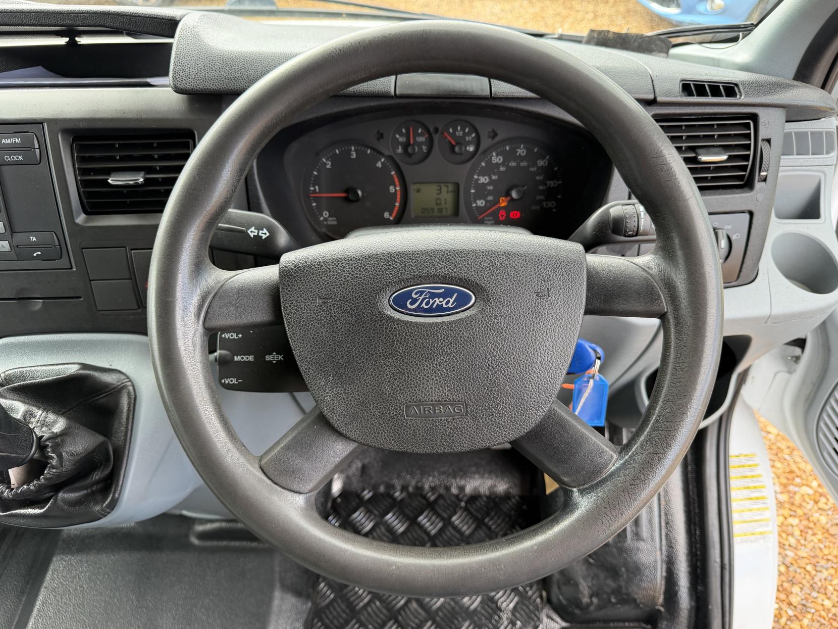 2010 Ford Transit 2.4 TDCi 350 Duratorq Chassis Cab 4dr Diesel Manual RWD L3 (DRW, DPF, 6Spd) (98 bhp) - Thumbnail 20