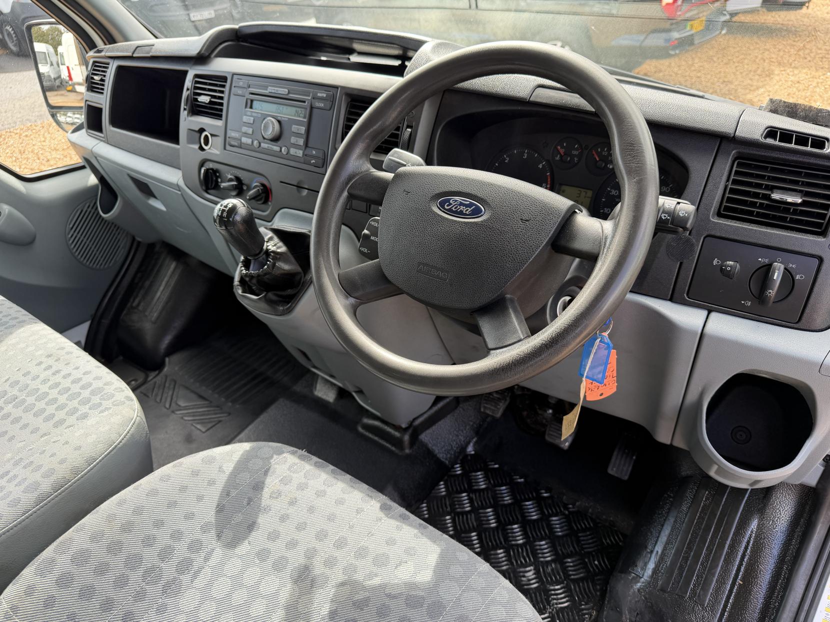2010 Ford Transit 2.4 TDCi 350 Duratorq Chassis Cab 4dr Diesel Manual RWD L3 (DRW, DPF, 6Spd) (98 bhp) - Thumbnail 2