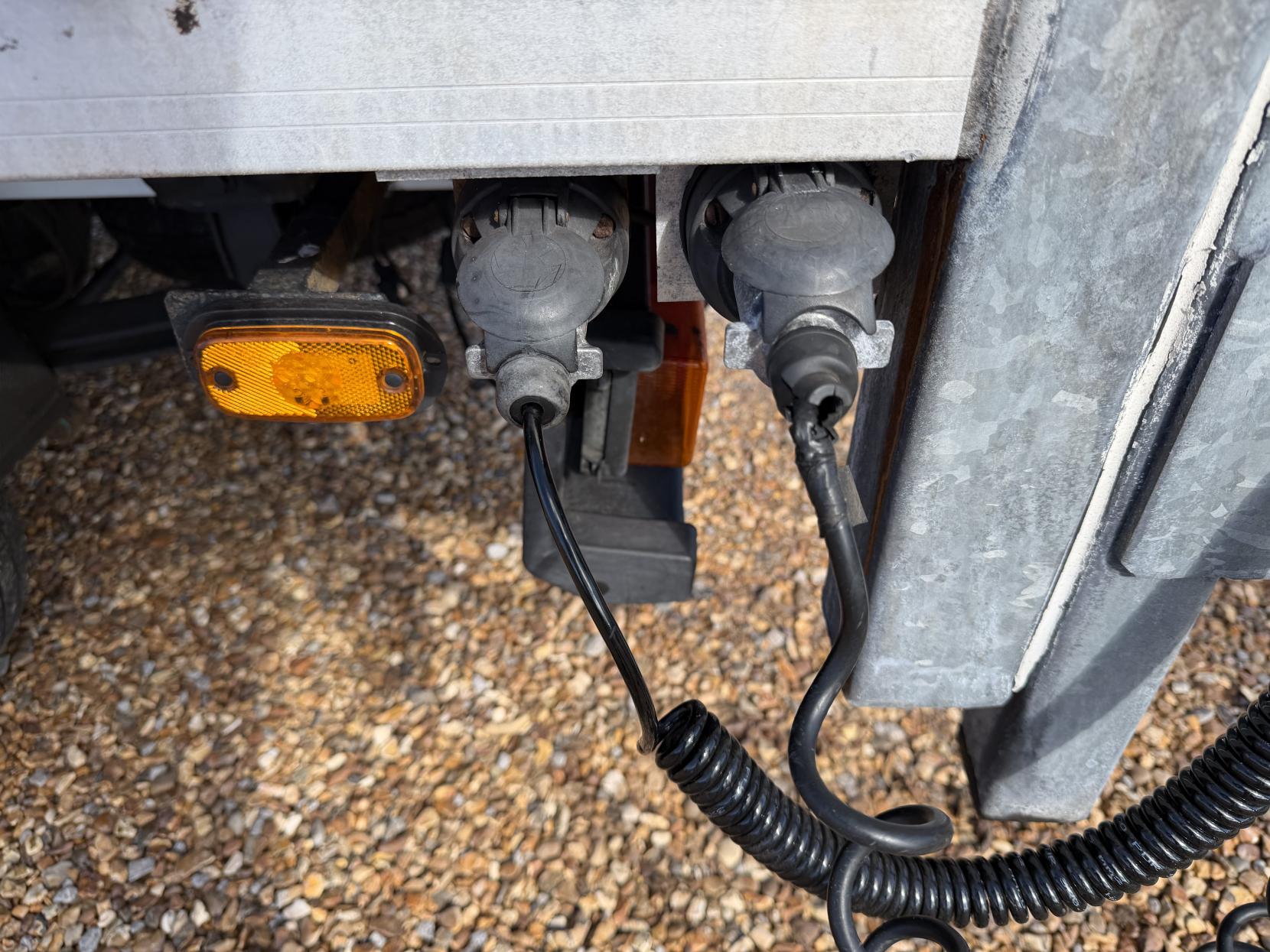 2010 Ford Transit 2.4 TDCi 350 Duratorq Chassis Cab 4dr Diesel Manual RWD L3 (DRW, DPF, 6Spd) (98 bhp) - Thumbnail 61