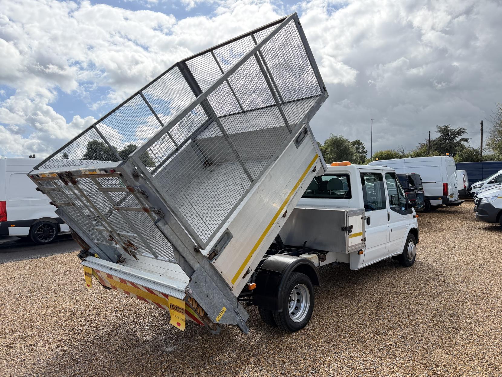 2010 Ford Transit 2.4 TDCi 350 Duratorq Chassis Cab 4dr Diesel Manual RWD L3 (DRW, DPF, 6Spd) (98 bhp) - Thumbnail 11