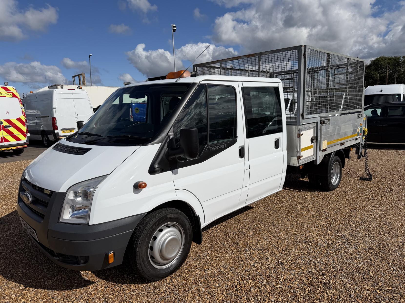 2010 Ford Transit 2.4 TDCi 350 Duratorq Chassis Cab 4dr Diesel Manual RWD L3 (DRW, DPF, 6Spd) (98 bhp) - Thumbnail 15