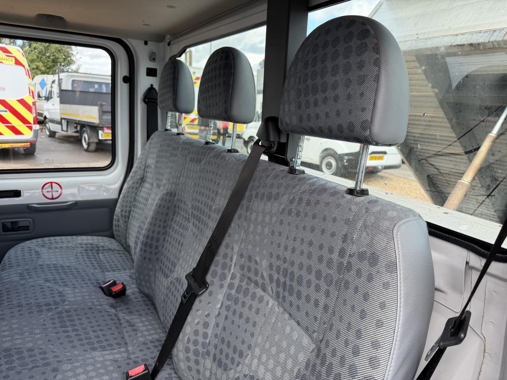 2010 Ford Transit 2.4 TDCi 350 Duratorq Chassis Cab 4dr Diesel Manual RWD L3 (DRW, DPF, 6Spd) (98 bhp) - Thumbnail 34