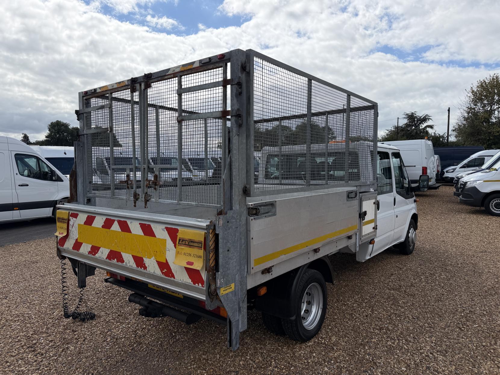 2010 Ford Transit 2.4 TDCi 350 Duratorq Chassis Cab 4dr Diesel Manual RWD L3 (DRW, DPF, 6Spd) (98 bhp) - Thumbnail 17