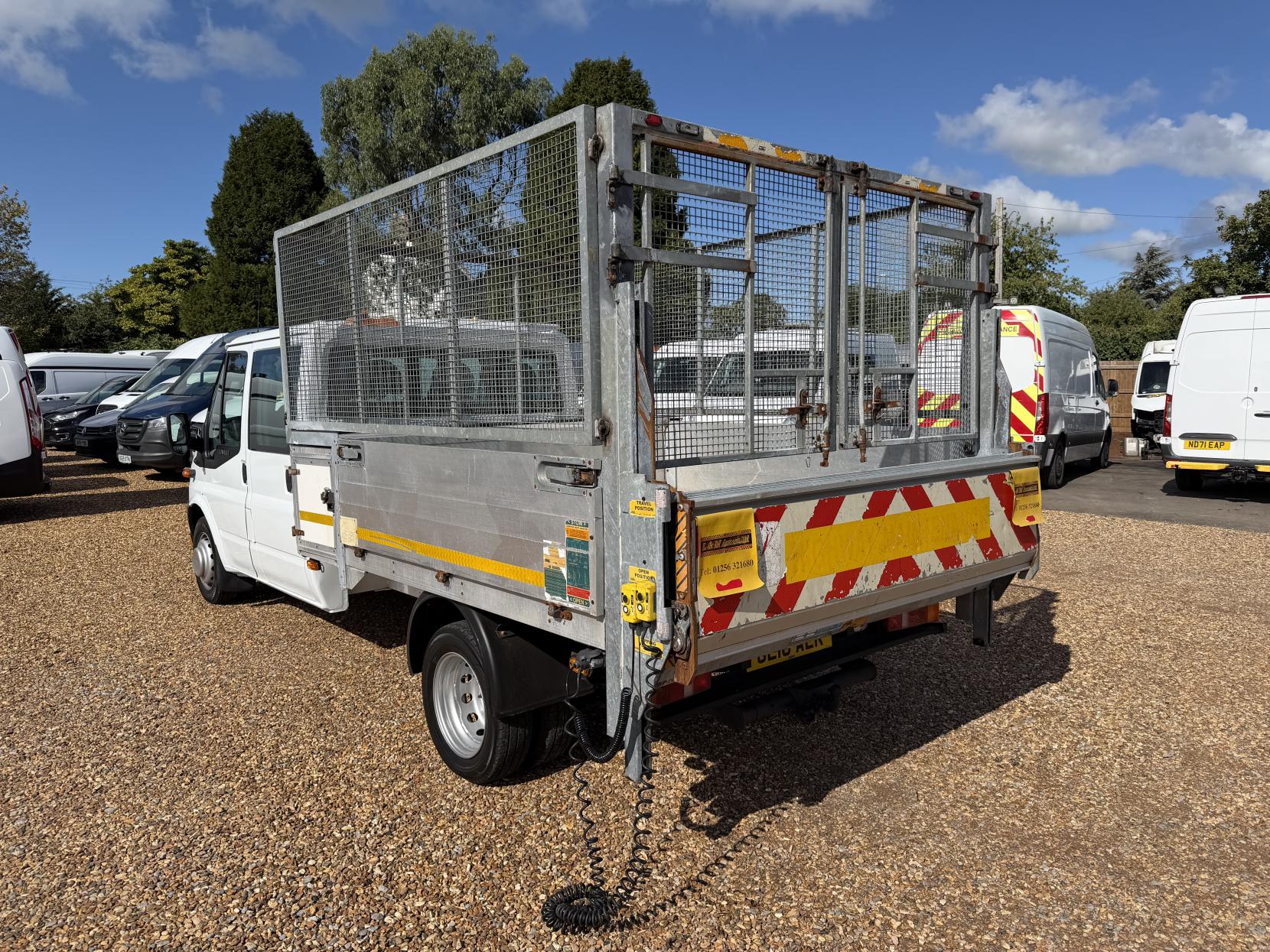 2010 Ford Transit 2.4 TDCi 350 Duratorq Chassis Cab 4dr Diesel Manual RWD L3 (DRW, DPF, 6Spd) (98 bhp) - Thumbnail 16