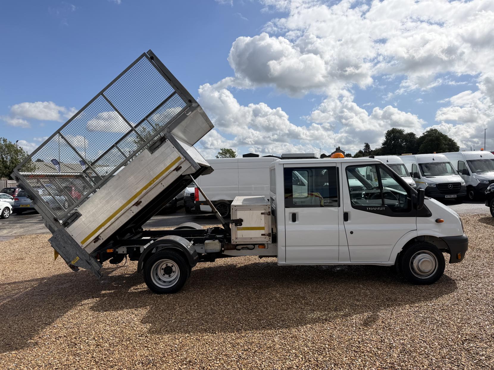 2010 Ford Transit 2.4 TDCi 350 Duratorq Chassis Cab 4dr Diesel Manual RWD L3 (DRW, DPF, 6Spd) (98 bhp) - Thumbnail 12