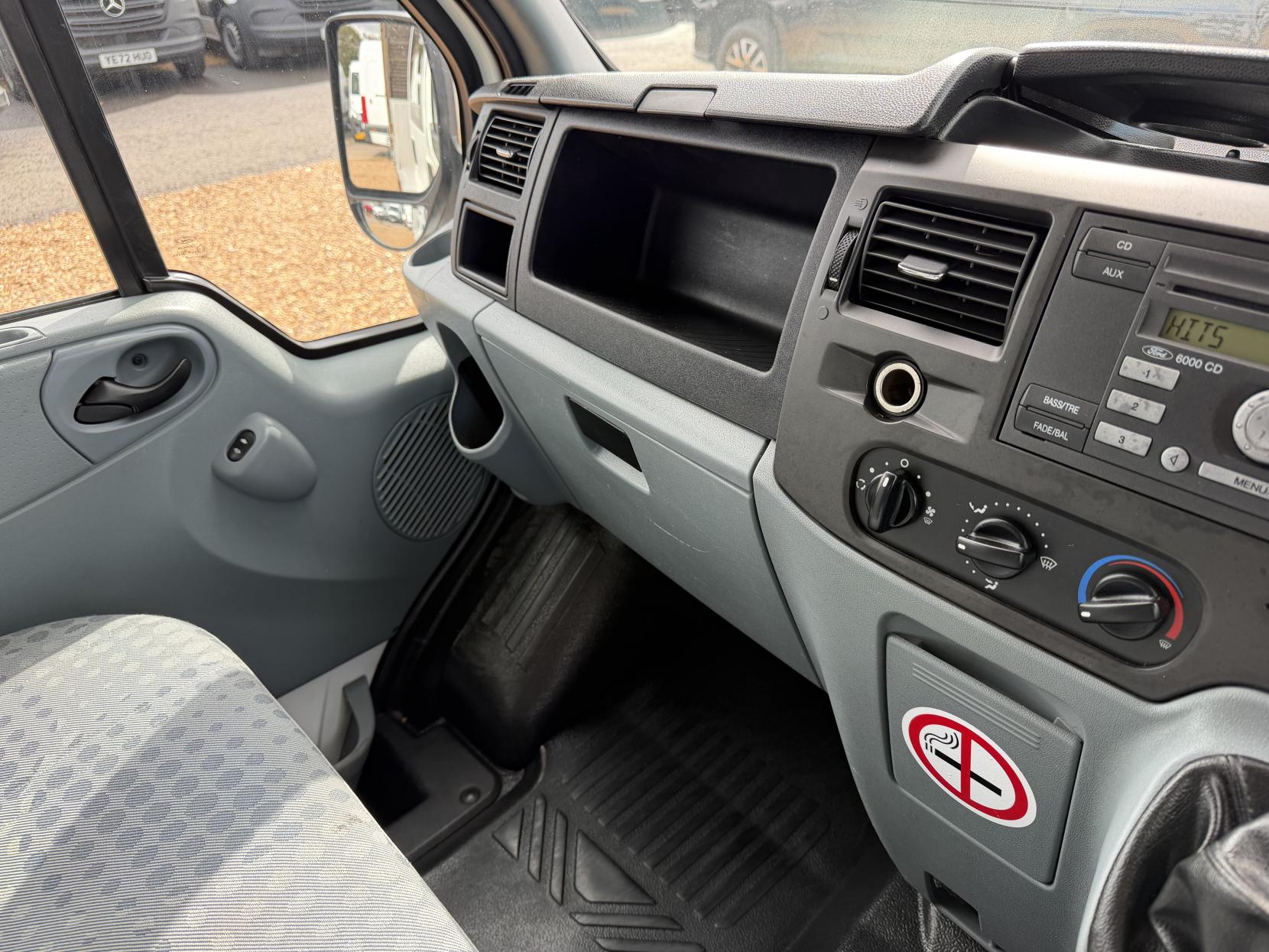2010 Ford Transit 2.4 TDCi 350 Duratorq Chassis Cab 4dr Diesel Manual RWD L3 (DRW, DPF, 6Spd) (98 bhp) - Thumbnail 36