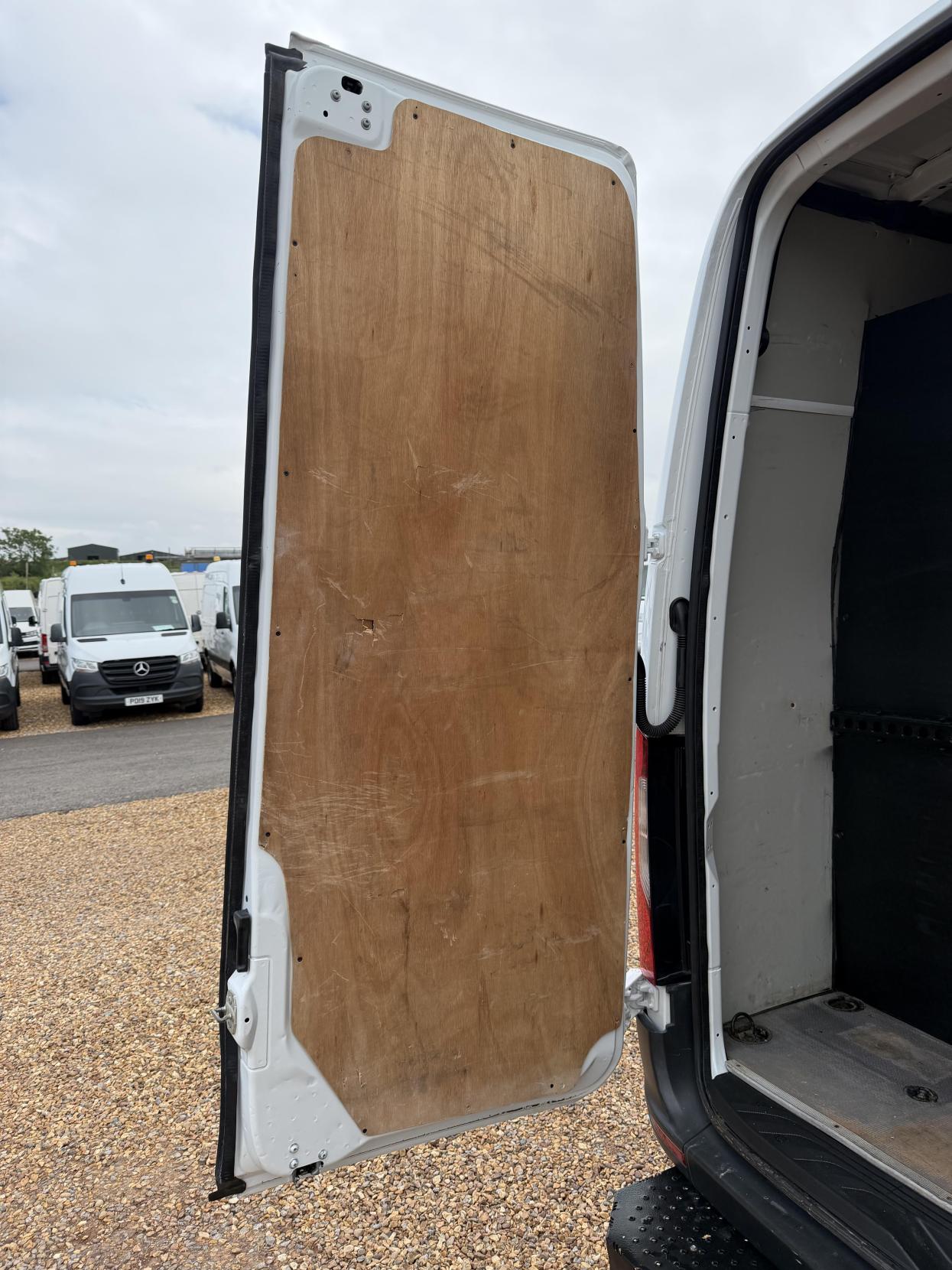 2019 Mercedes-Benz Sprinter 2.1 316 CDI Panel Van 5dr Diesel G-Tronic+ RWD L2 H2 Euro 6 (163 ps) - Thumbnail 31