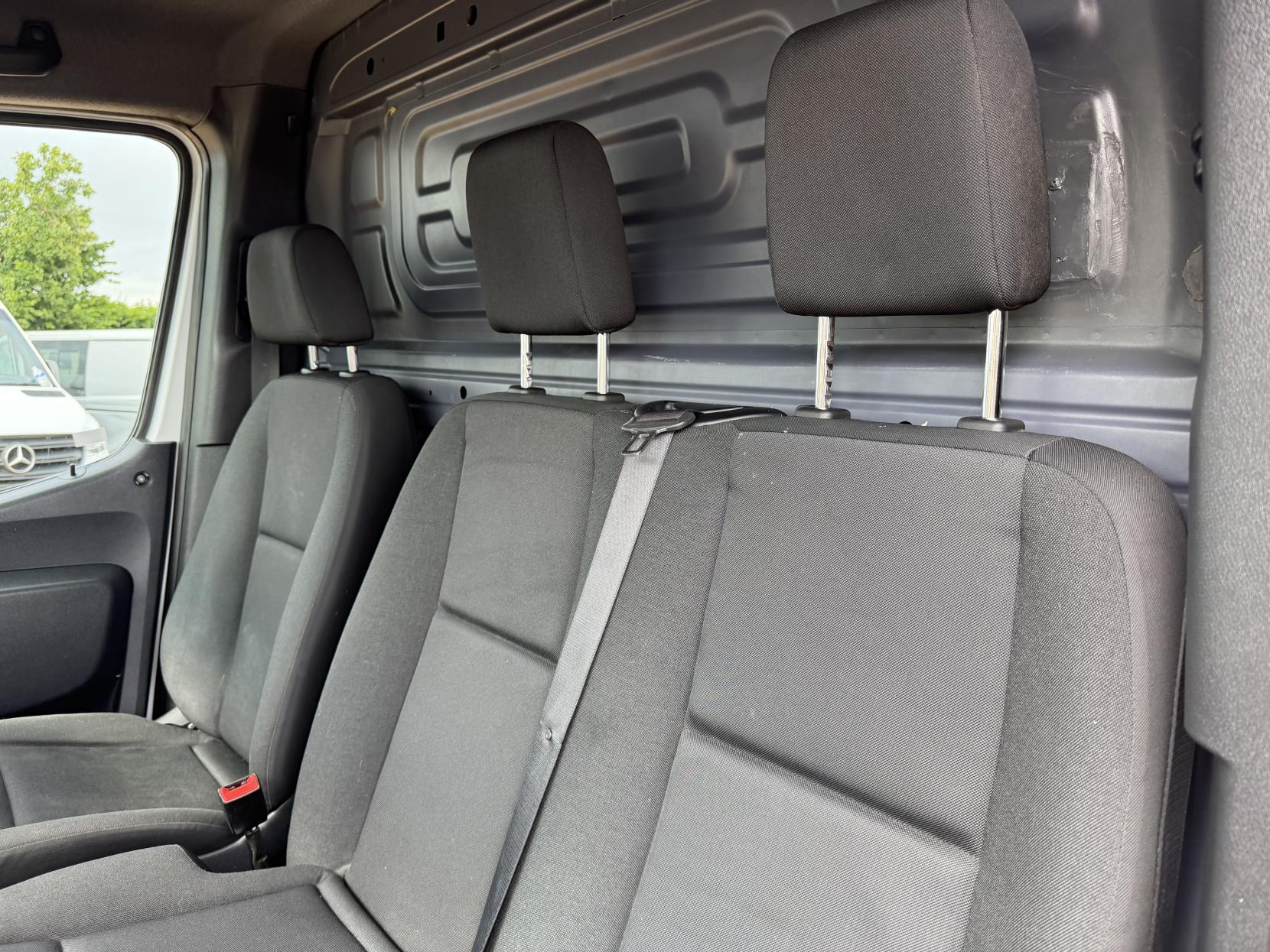 2019 Mercedes-Benz Sprinter 2.1 316 CDI Panel Van 5dr Diesel G-Tronic+ RWD L2 H2 Euro 6 (163 ps) - Thumbnail 15