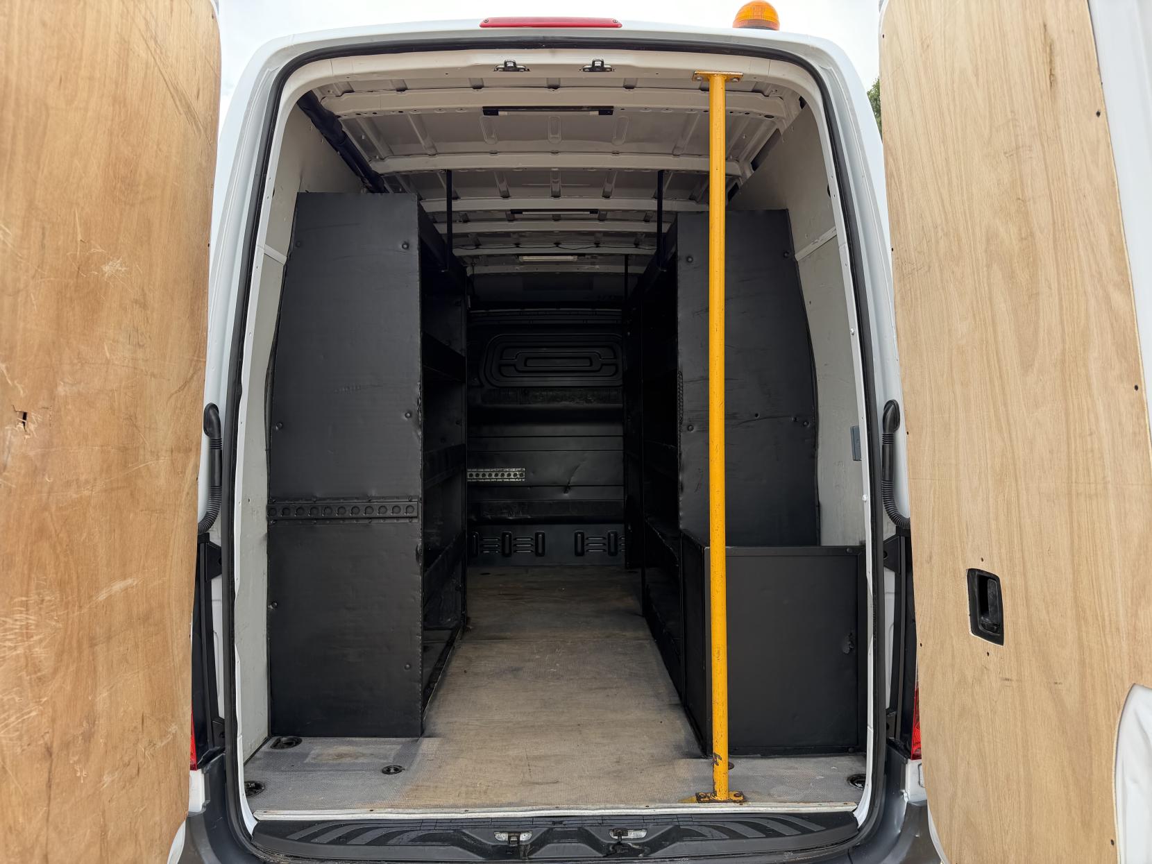 2019 Mercedes-Benz Sprinter 2.1 316 CDI Panel Van 5dr Diesel G-Tronic+ RWD L2 H2 Euro 6 (163 ps) - Thumbnail 3