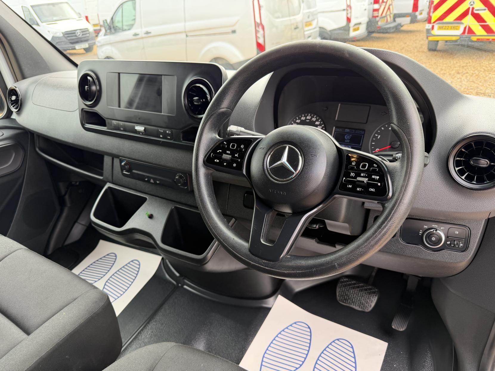2019 Mercedes-Benz Sprinter 2.1 316 CDI Panel Van 5dr Diesel G-Tronic+ RWD L2 H2 Euro 6 (163 ps) - Thumbnail 2