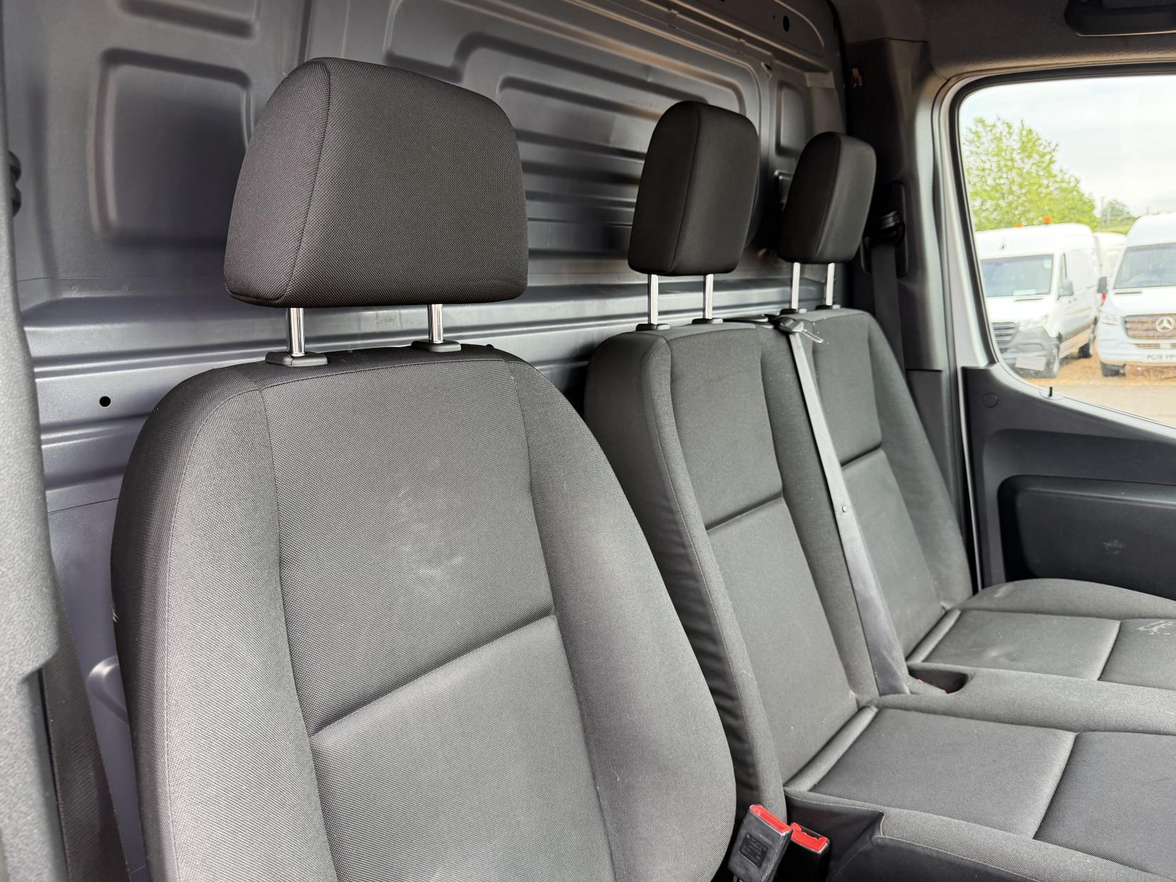 2019 Mercedes-Benz Sprinter 2.1 316 CDI Panel Van 5dr Diesel G-Tronic+ RWD L2 H2 Euro 6 (163 ps) - Thumbnail 13
