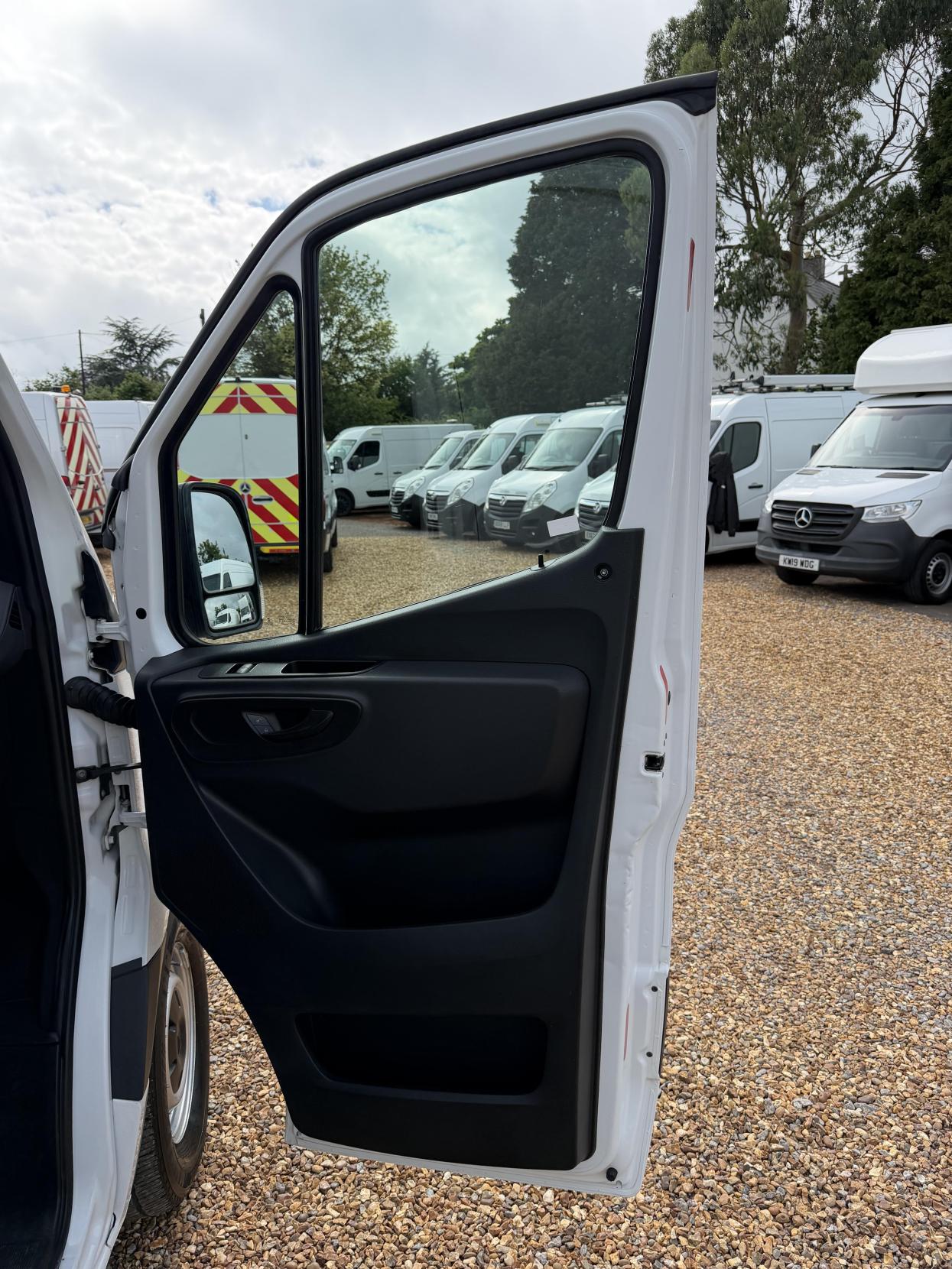 2019 Mercedes-Benz Sprinter 2.1 316 CDI Panel Van 5dr Diesel G-Tronic+ RWD L2 H2 Euro 6 (163 ps) - Thumbnail 14