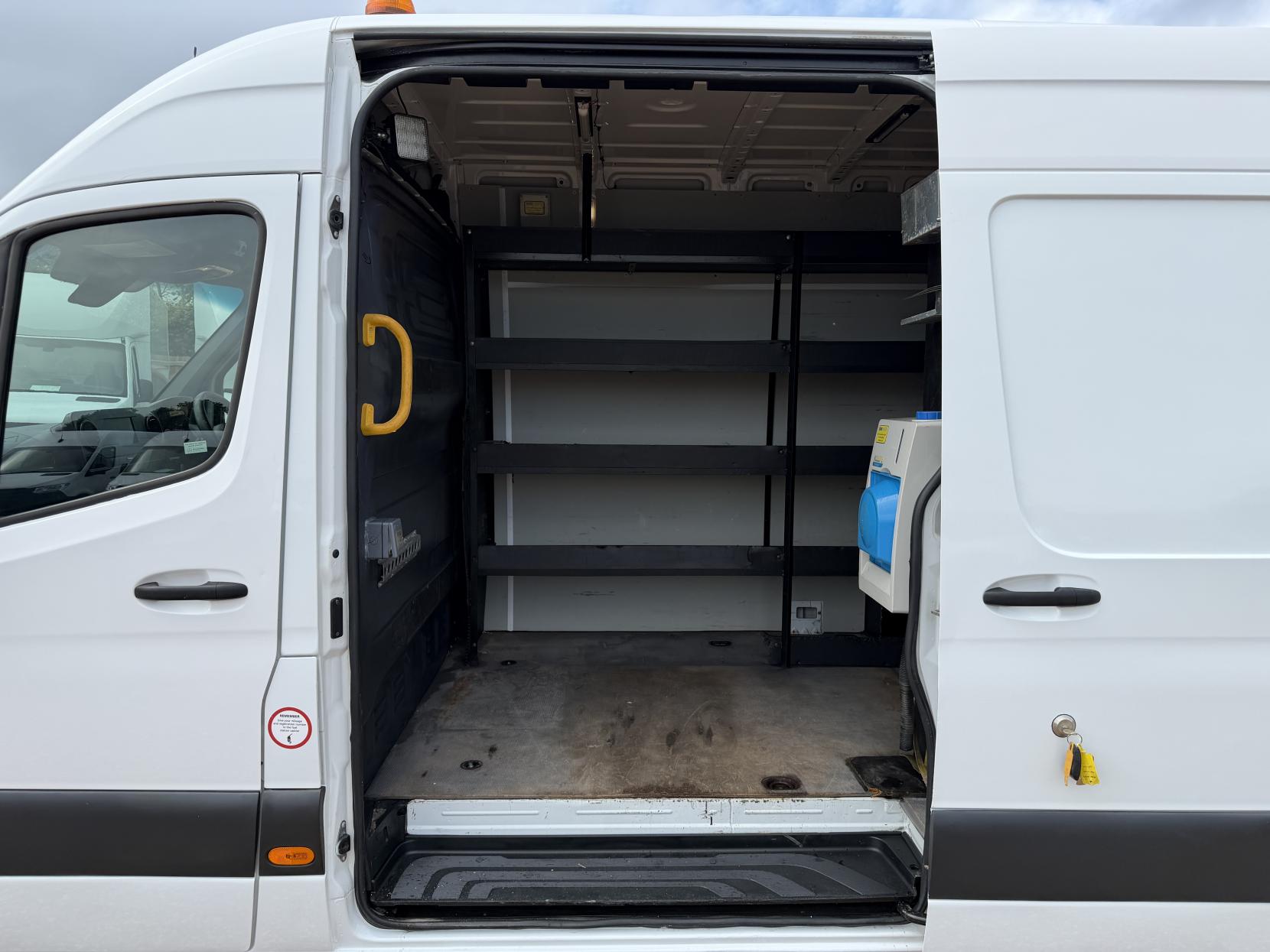 2019 Mercedes-Benz Sprinter 2.1 316 CDI Panel Van 5dr Diesel G-Tronic+ RWD L2 H2 Euro 6 (163 ps) - Thumbnail 19