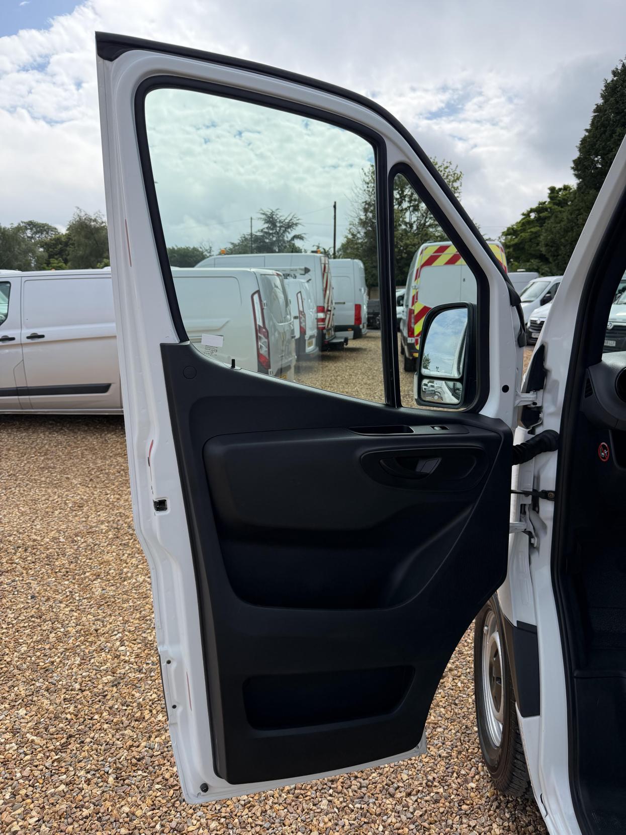 2019 Mercedes-Benz Sprinter 2.1 316 CDI Panel Van 5dr Diesel G-Tronic+ RWD L2 H2 Euro 6 (163 ps) - Thumbnail 20