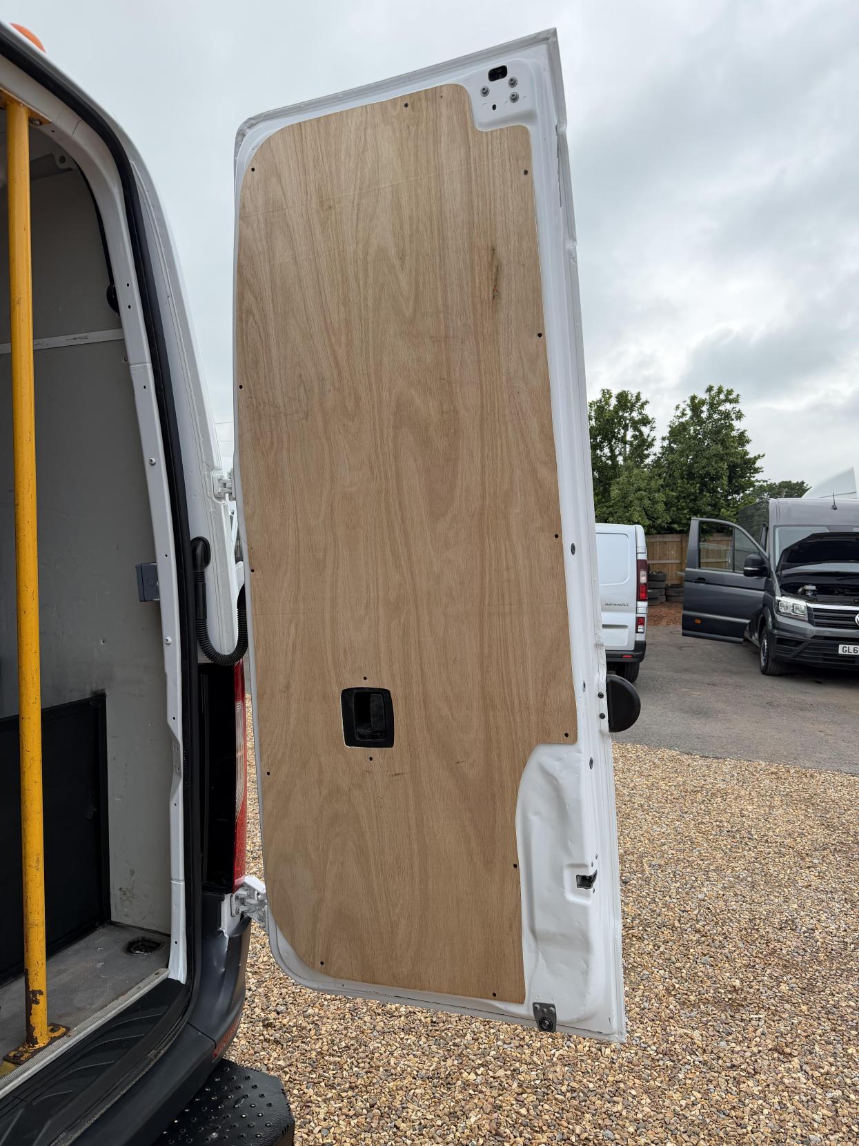 2019 Mercedes-Benz Sprinter 2.1 316 CDI Panel Van 5dr Diesel G-Tronic+ RWD L2 H2 Euro 6 (163 ps) - Thumbnail 35