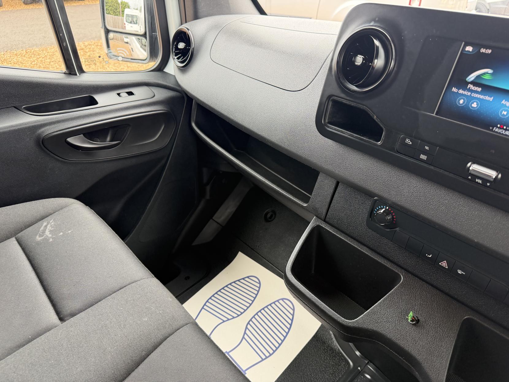 2019 Mercedes-Benz Sprinter 2.1 316 CDI Panel Van 5dr Diesel G-Tronic+ RWD L2 H2 Euro 6 (163 ps) - Thumbnail 51