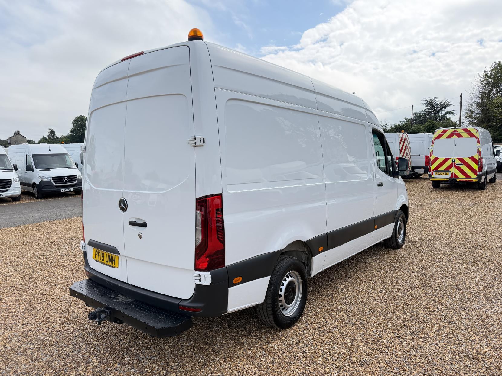 2019 Mercedes-Benz Sprinter 2.1 316 CDI Panel Van 5dr Diesel G-Tronic+ RWD L2 H2 Euro 6 (163 ps) - Thumbnail 10