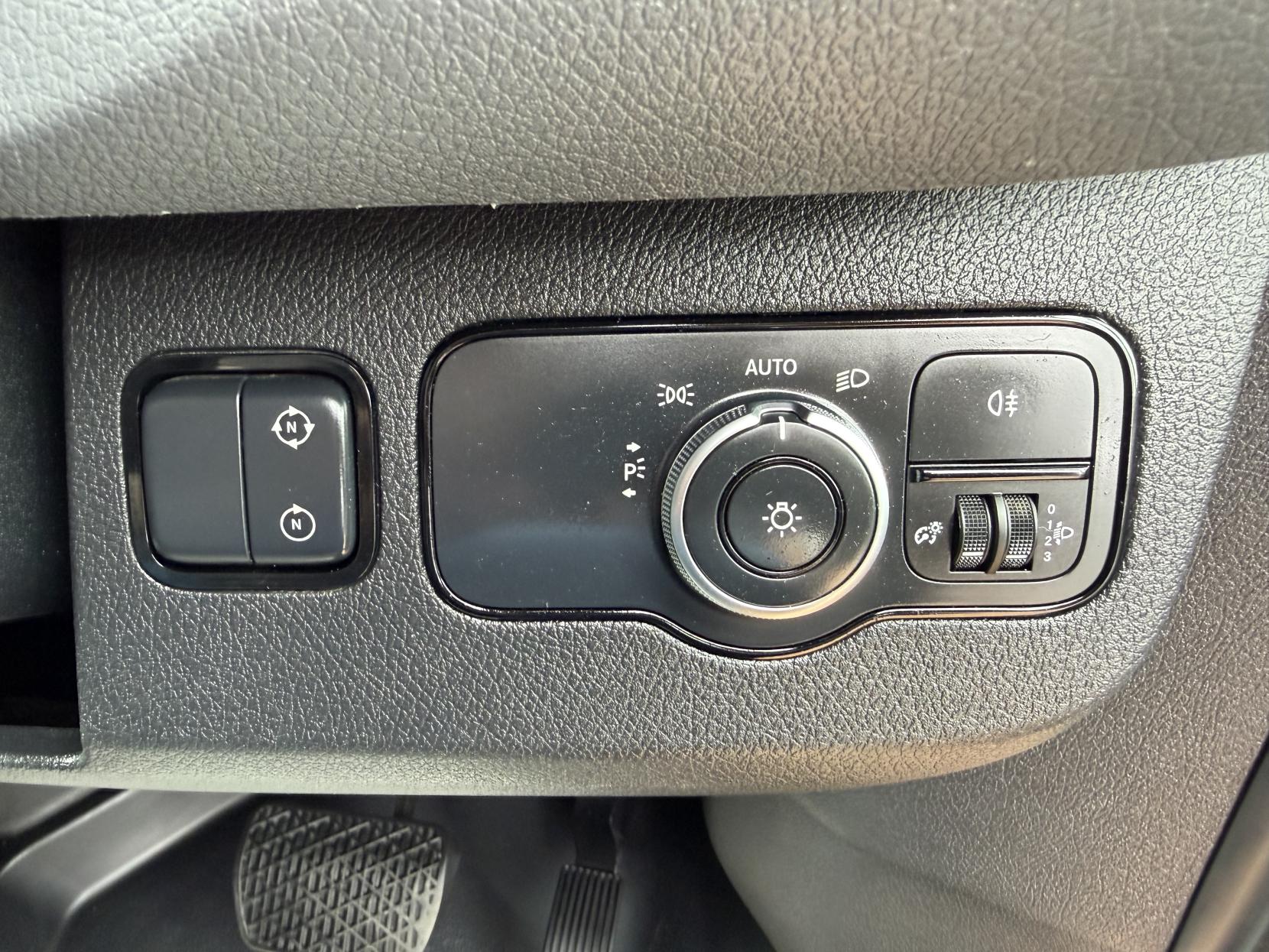 2019 Mercedes-Benz Sprinter 2.1 316 CDI Panel Van 5dr Diesel G-Tronic+ RWD L2 H2 Euro 6 (163 ps) - Thumbnail 39