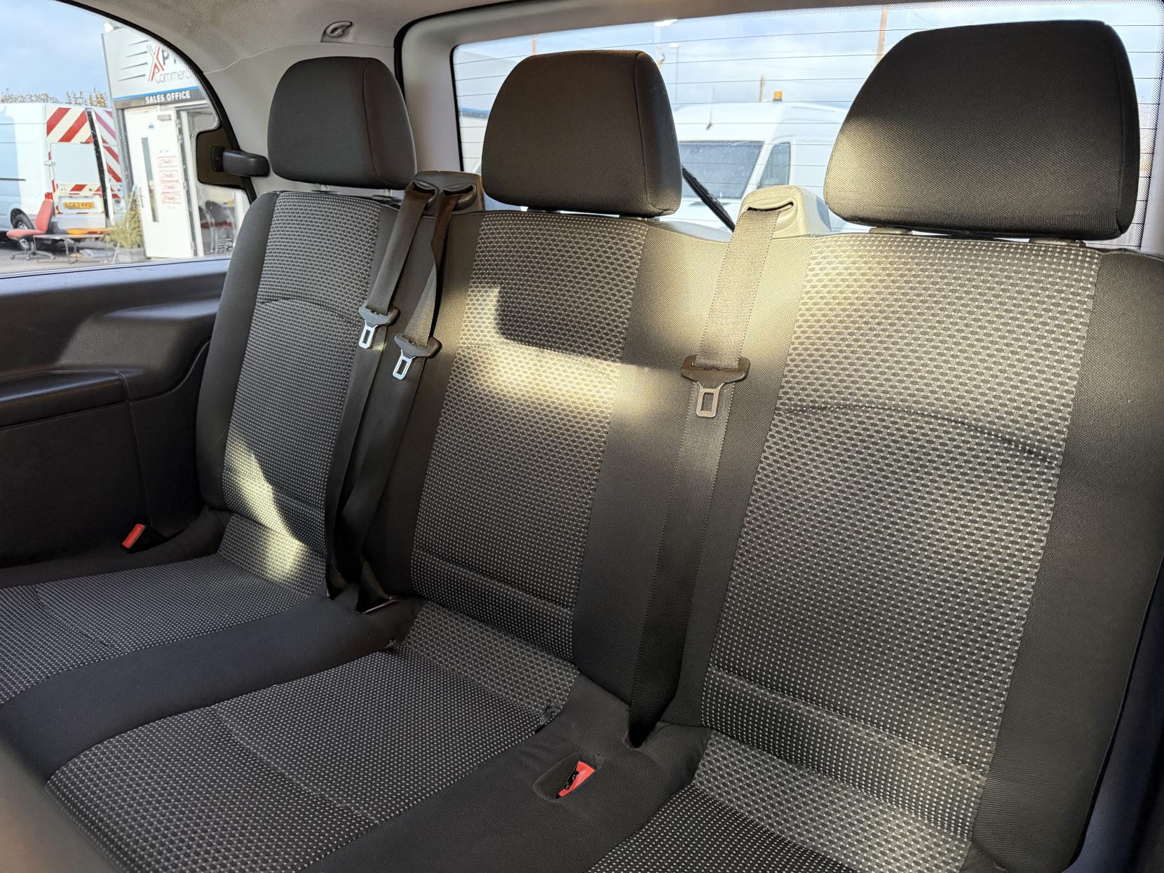 Mercedes-Benz Vito 2.1 110 CDi BlueEFFICIENCY Shuttle Minibus 5dr Diesel Manual L1 (198 g/km, 95 bhp)