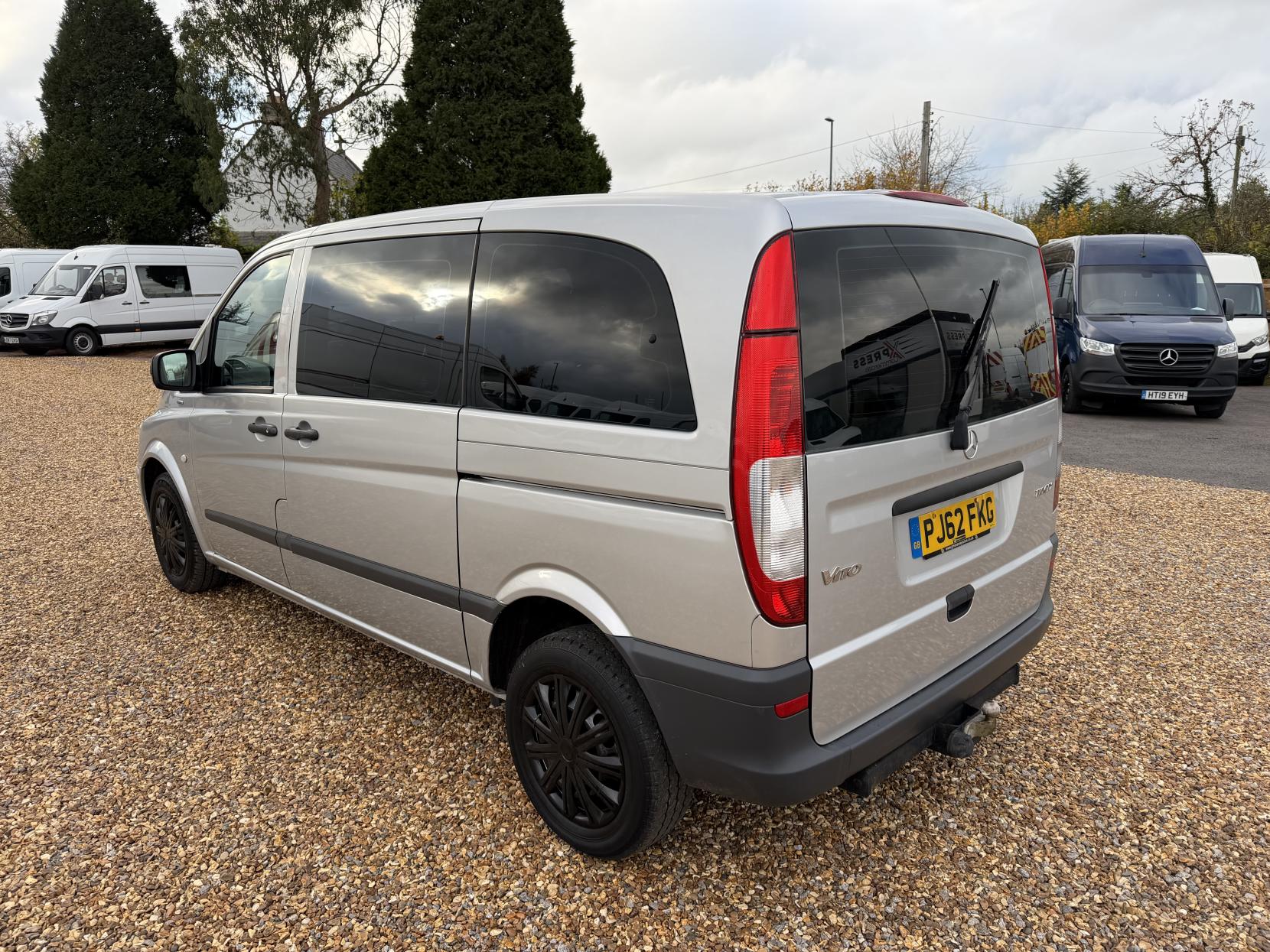 Mercedes-Benz Vito 2.1 110 CDi BlueEFFICIENCY Shuttle Minibus 5dr Diesel Manual L1 (198 g/km, 95 bhp)
