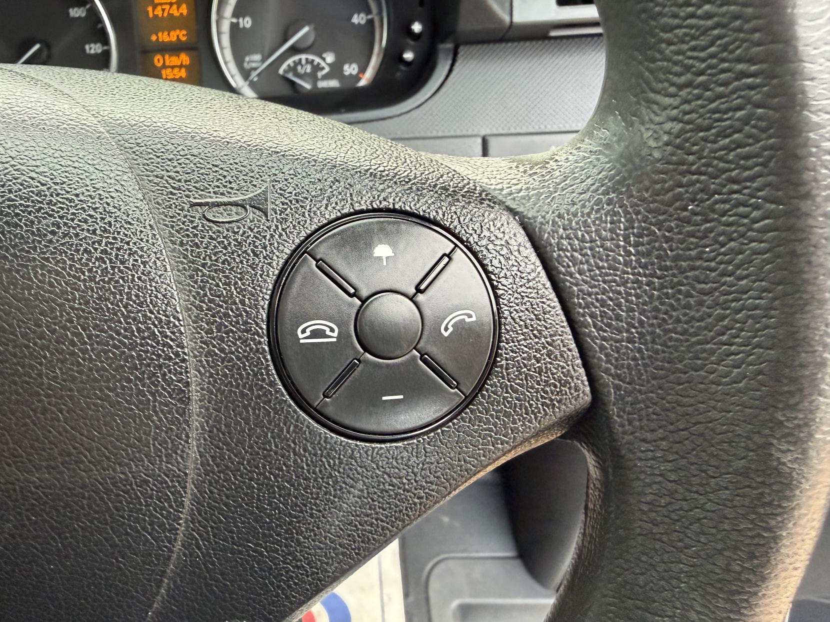 Mercedes-Benz Vito 2.1 110 CDi BlueEFFICIENCY Shuttle Minibus 5dr Diesel Manual L1 (198 g/km, 95 bhp)