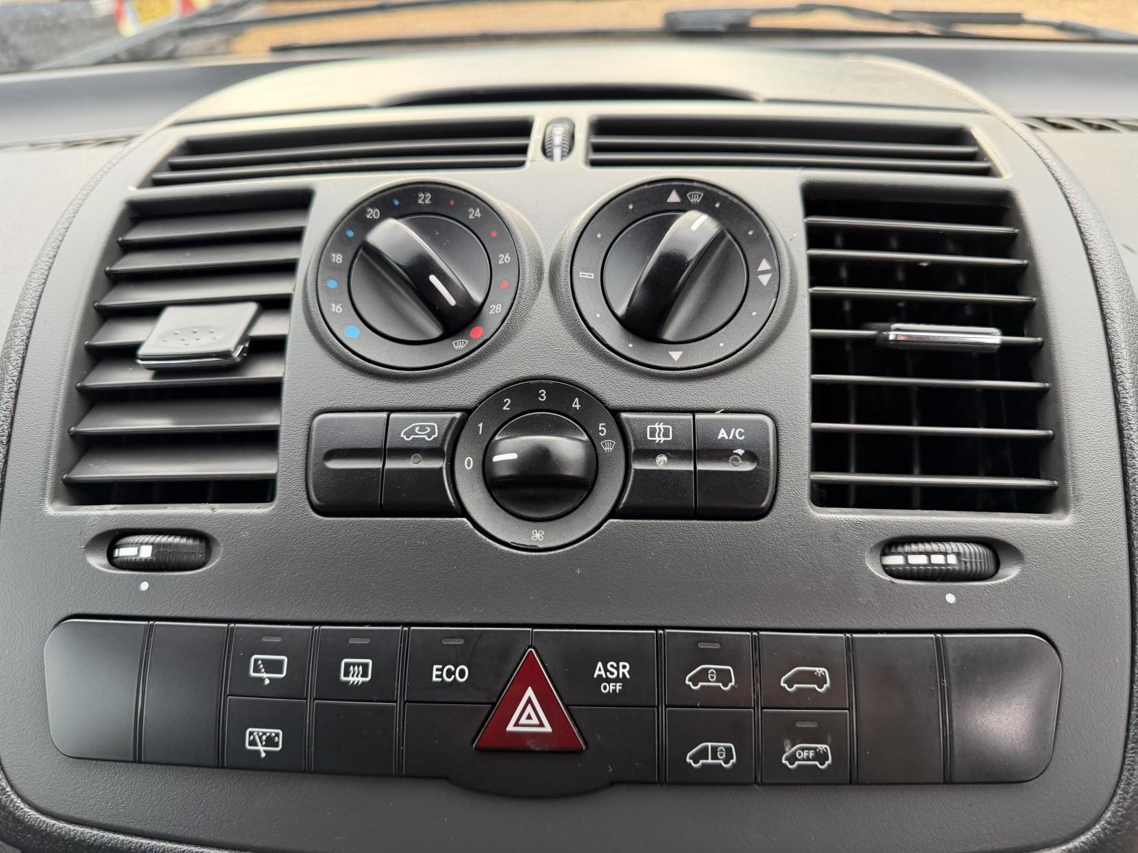 Mercedes-Benz Vito 2.1 110 CDi BlueEFFICIENCY Shuttle Minibus 5dr Diesel Manual L1 (198 g/km, 95 bhp)