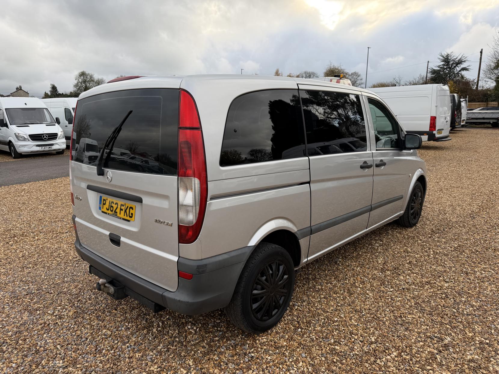 Mercedes-Benz Vito 2.1 110 CDi BlueEFFICIENCY Shuttle Minibus 5dr Diesel Manual L1 (198 g/km, 95 bhp)