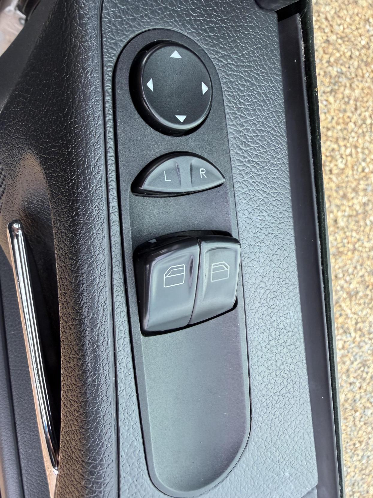 Mercedes-Benz Vito 2.1 110 CDi BlueEFFICIENCY Shuttle Minibus 5dr Diesel Manual L1 (198 g/km, 95 bhp)