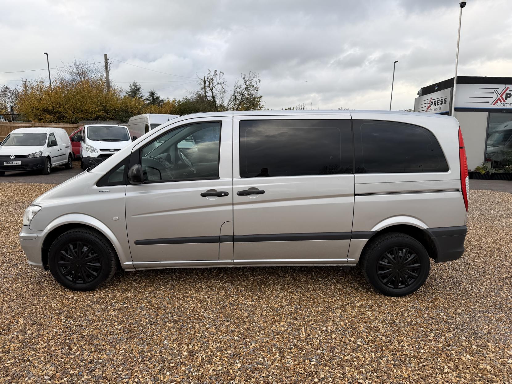 Mercedes-Benz Vito 2.1 110 CDi BlueEFFICIENCY Shuttle Minibus 5dr Diesel Manual L1 (198 g/km, 95 bhp)