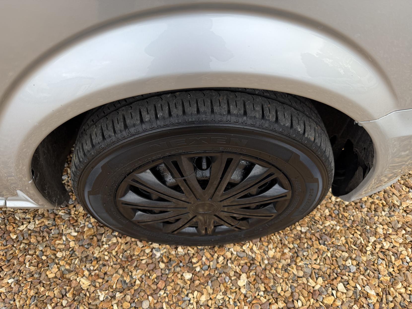 Mercedes-Benz Vito 2.1 110 CDi BlueEFFICIENCY Shuttle Minibus 5dr Diesel Manual L1 (198 g/km, 95 bhp)