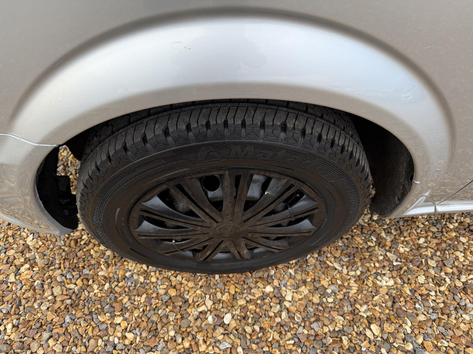 Mercedes-Benz Vito 2.1 110 CDi BlueEFFICIENCY Shuttle Minibus 5dr Diesel Manual L1 (198 g/km, 95 bhp)