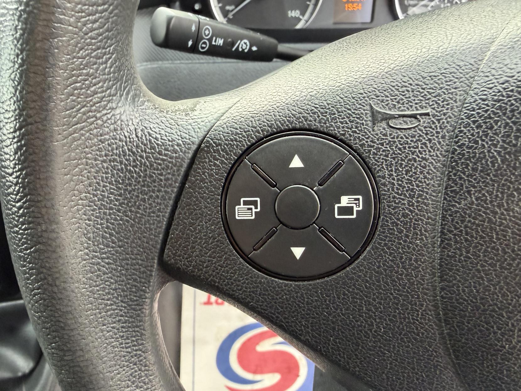 Mercedes-Benz Vito 2.1 110 CDi BlueEFFICIENCY Shuttle Minibus 5dr Diesel Manual L1 (198 g/km, 95 bhp)