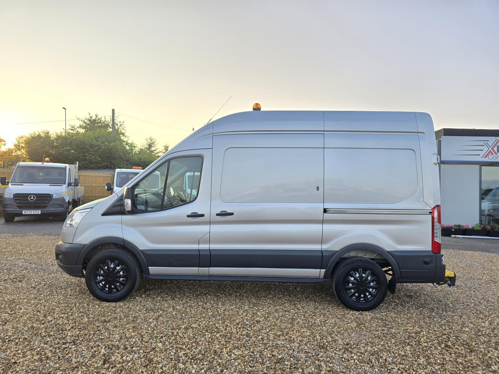 Ford Transit 2.2 TDCi 350 Panel Van 5dr Diesel Manual RWD L2 H3 Euro 5 (155 ps)