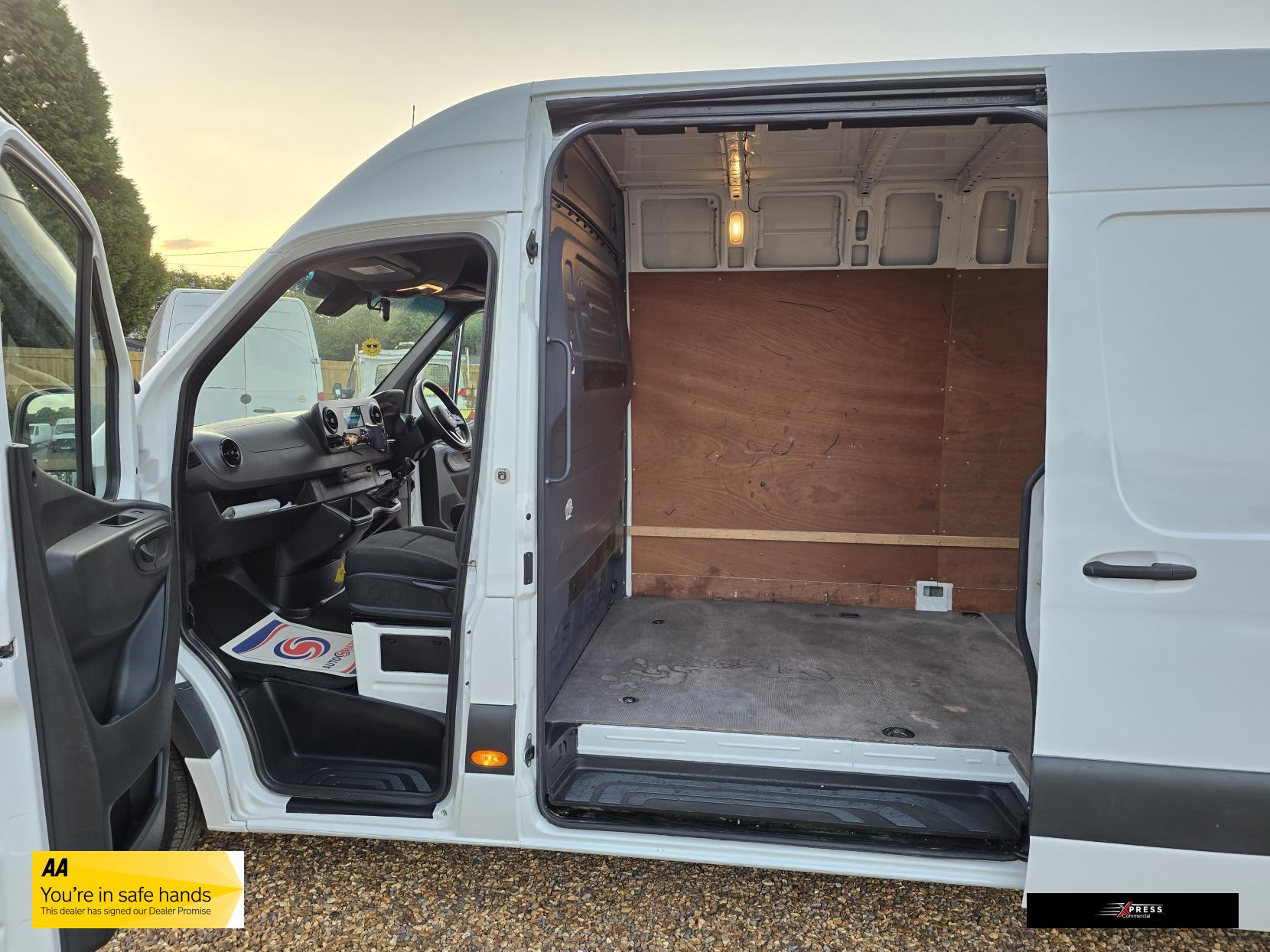 Mercedes-Benz Sprinter Sprinter 2.1 311 CDI Panel Van 5dr Diesel Manual RWD L3 H2 Euro 6 (114 ps)