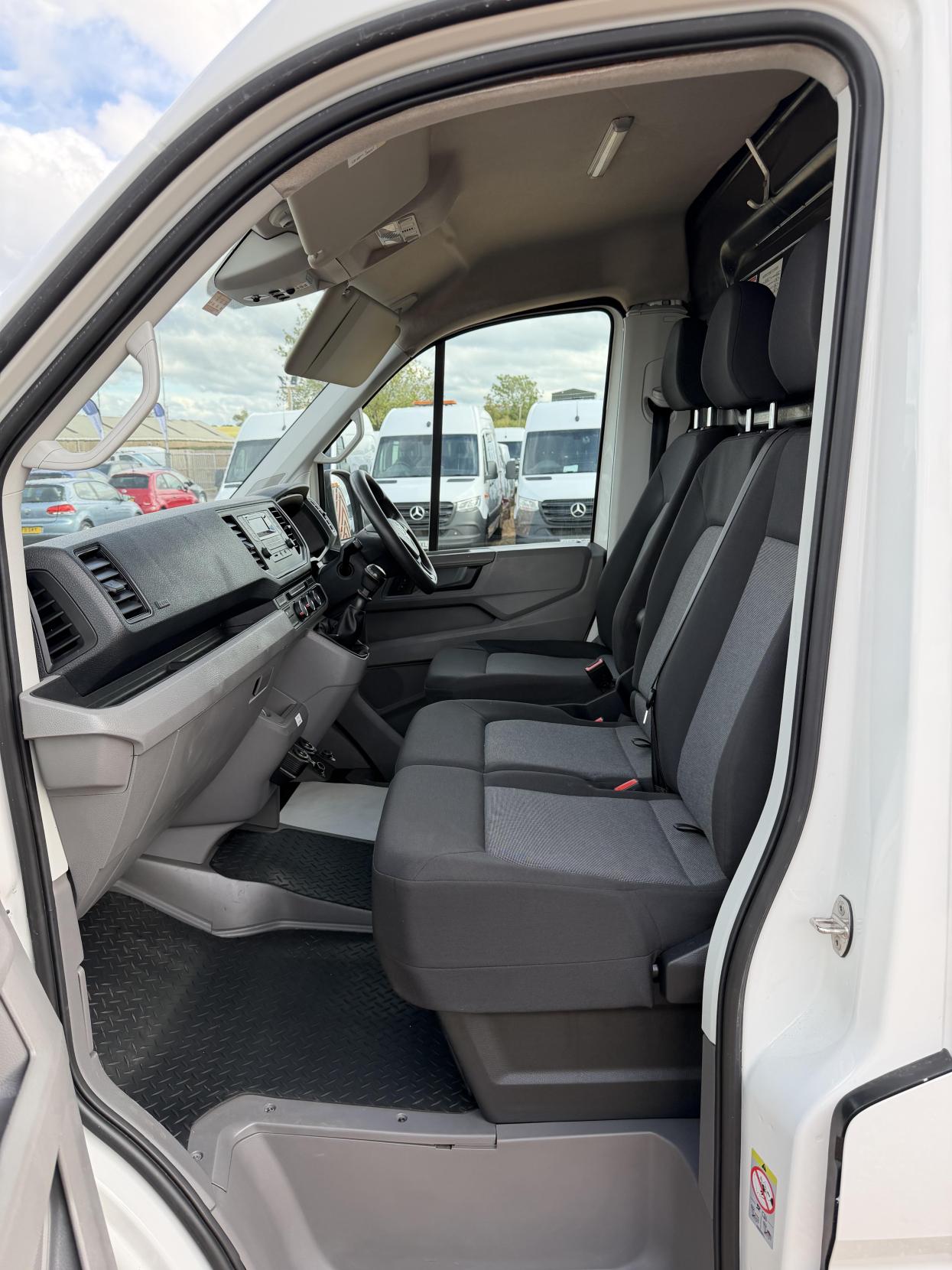 2018 Volkswagen Crafter 2.0 TDI CR35 BlueMotion Tech Startline Panel Van 5dr Diesel Manual FWD MWB High Roof Euro 6 (s/s) (140 ps) - Thumbnail 29