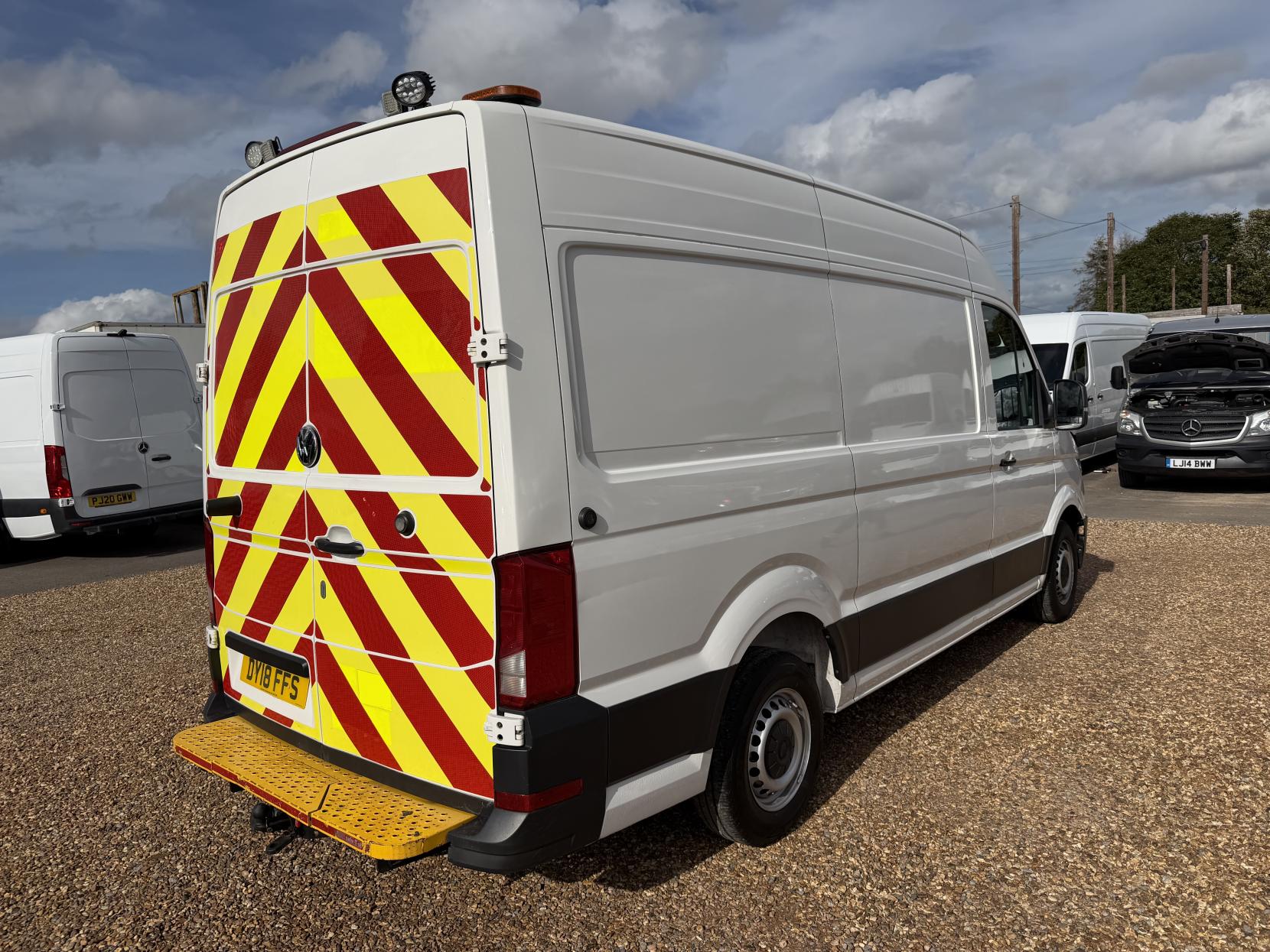 2018 Volkswagen Crafter 2.0 TDI CR35 BlueMotion Tech Startline Panel Van 5dr Diesel Manual FWD MWB High Roof Euro 6 (s/s) (140 ps) - Thumbnail 11