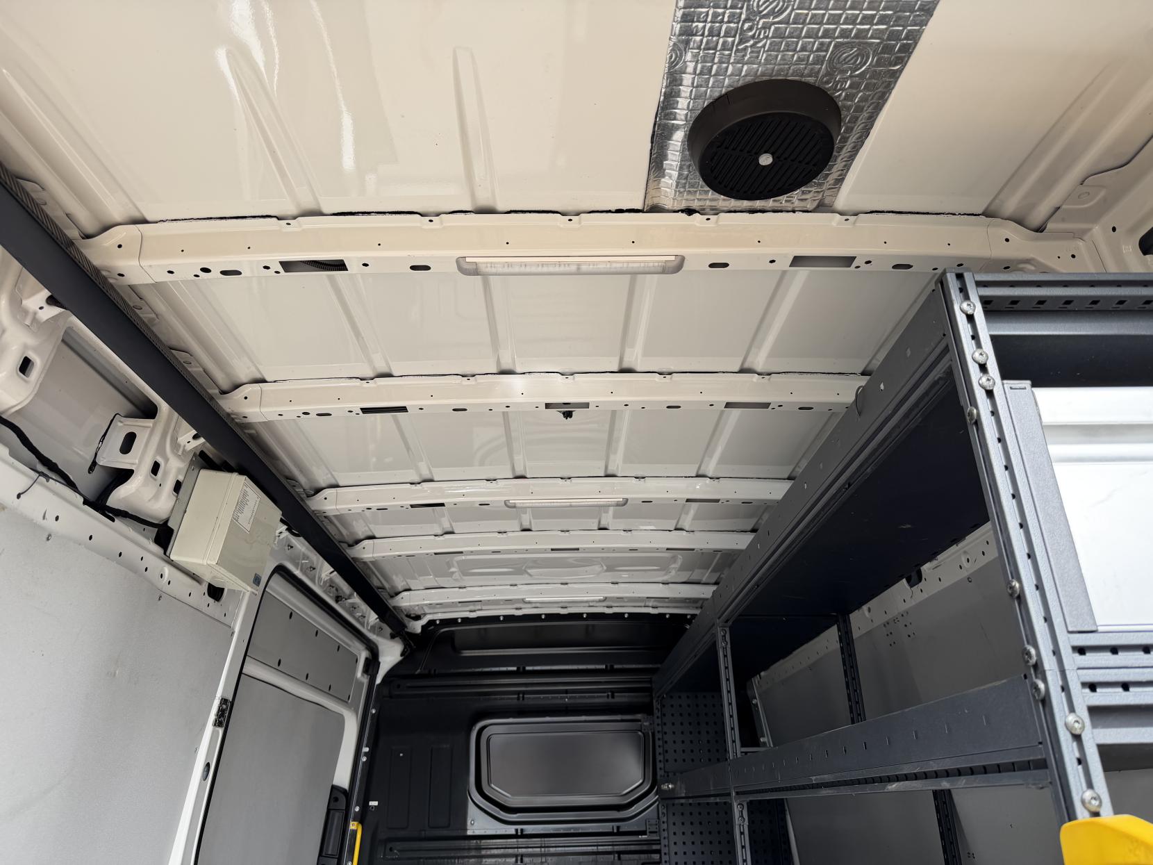 2018 Volkswagen Crafter 2.0 TDI CR35 BlueMotion Tech Startline Panel Van 5dr Diesel Manual FWD MWB High Roof Euro 6 (s/s) (140 ps) - Thumbnail 38