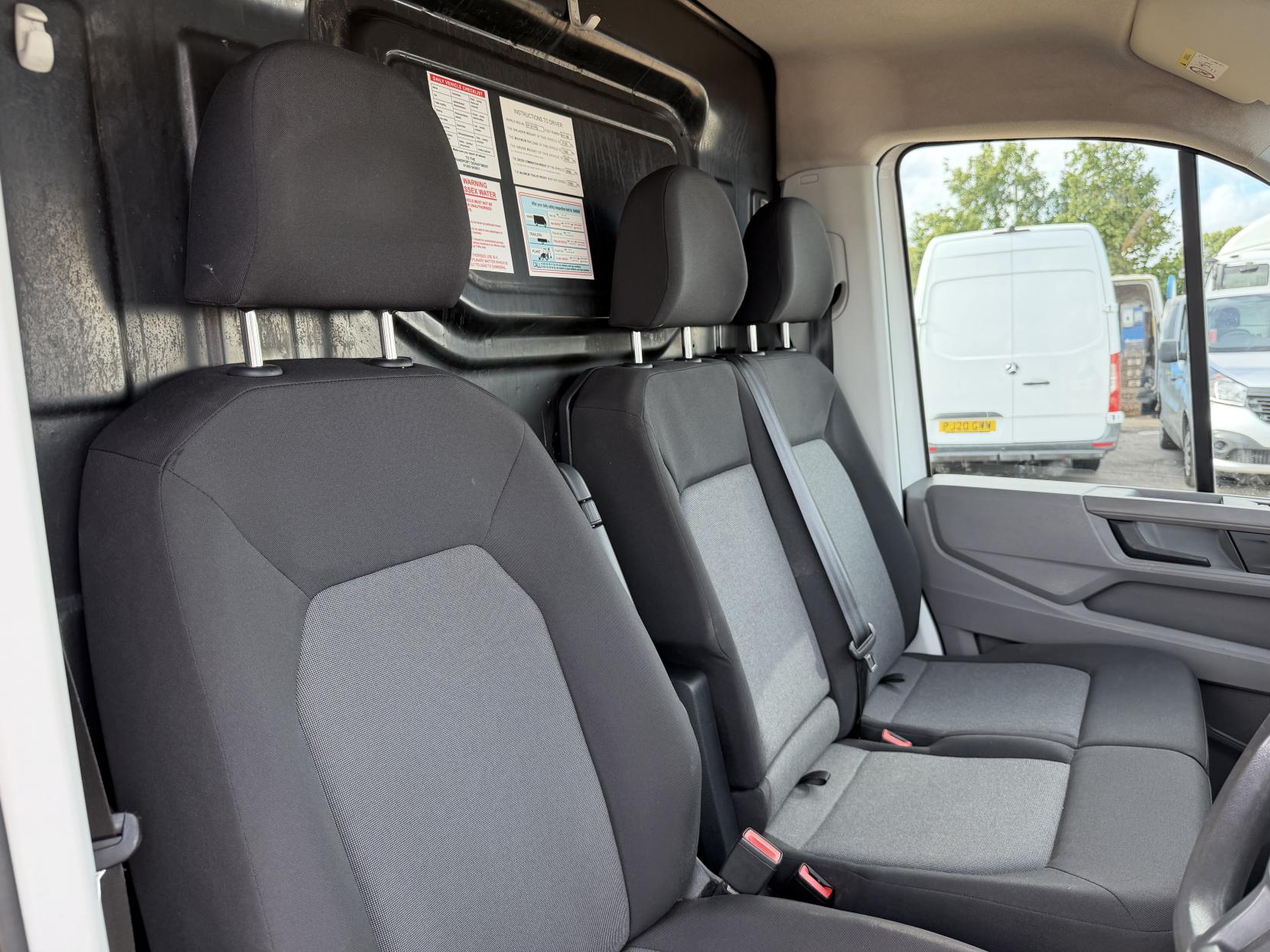 2018 Volkswagen Crafter 2.0 TDI CR35 BlueMotion Tech Startline Panel Van 5dr Diesel Manual FWD MWB High Roof Euro 6 (s/s) (140 ps) - Thumbnail 15