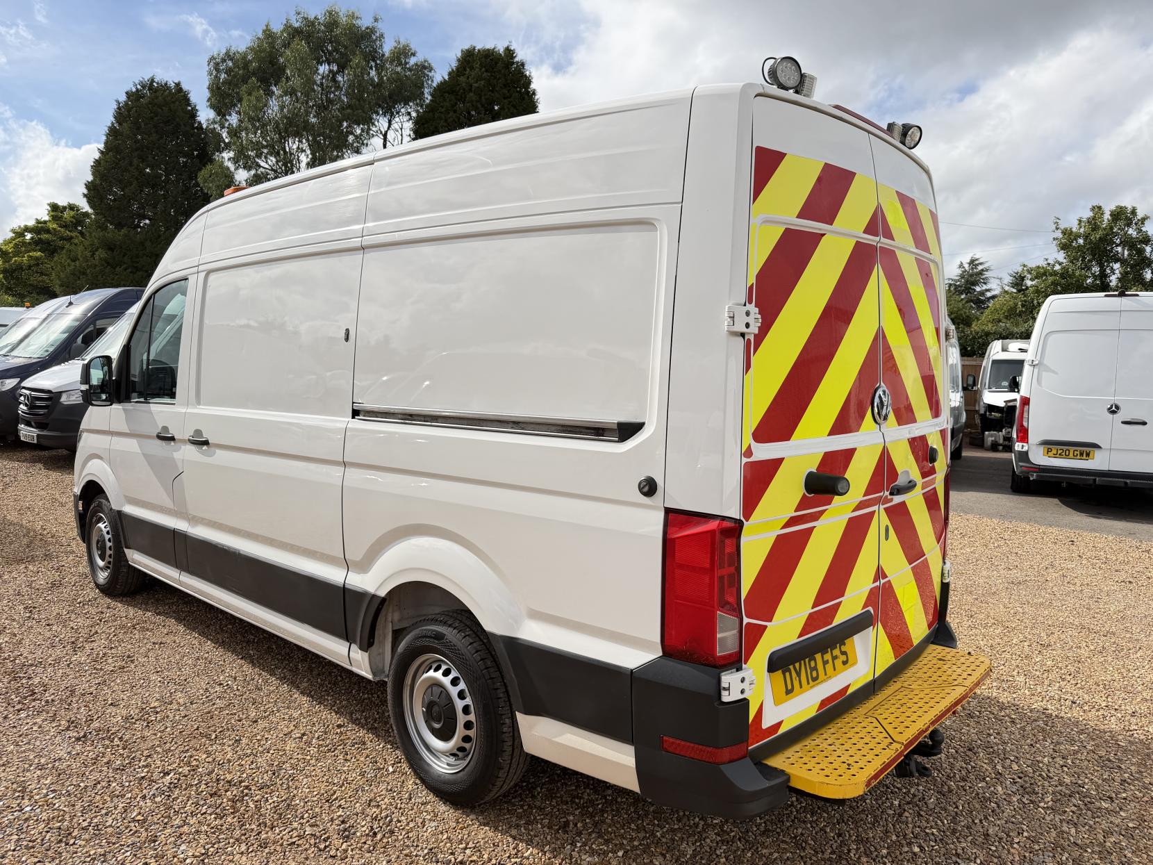 2018 Volkswagen Crafter 2.0 TDI CR35 BlueMotion Tech Startline Panel Van 5dr Diesel Manual FWD MWB High Roof Euro 6 (s/s) (140 ps) - Thumbnail 9