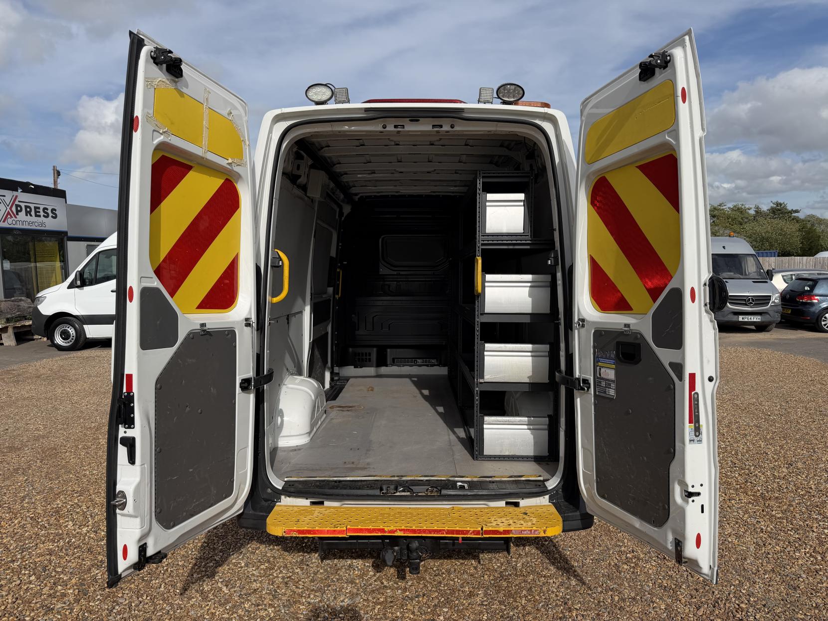 2018 Volkswagen Crafter 2.0 TDI CR35 BlueMotion Tech Startline Panel Van 5dr Diesel Manual FWD MWB High Roof Euro 6 (s/s) (140 ps) - Thumbnail 3