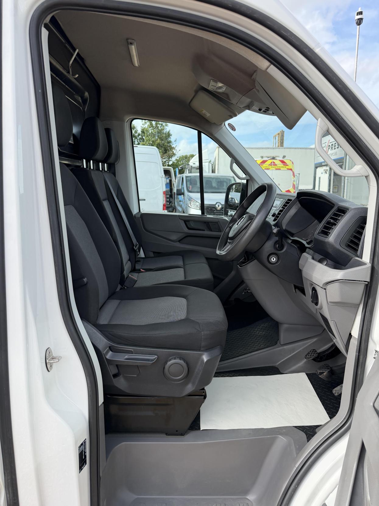 2018 Volkswagen Crafter 2.0 TDI CR35 BlueMotion Tech Startline Panel Van 5dr Diesel Manual FWD MWB High Roof Euro 6 (s/s) (140 ps) - Thumbnail 14