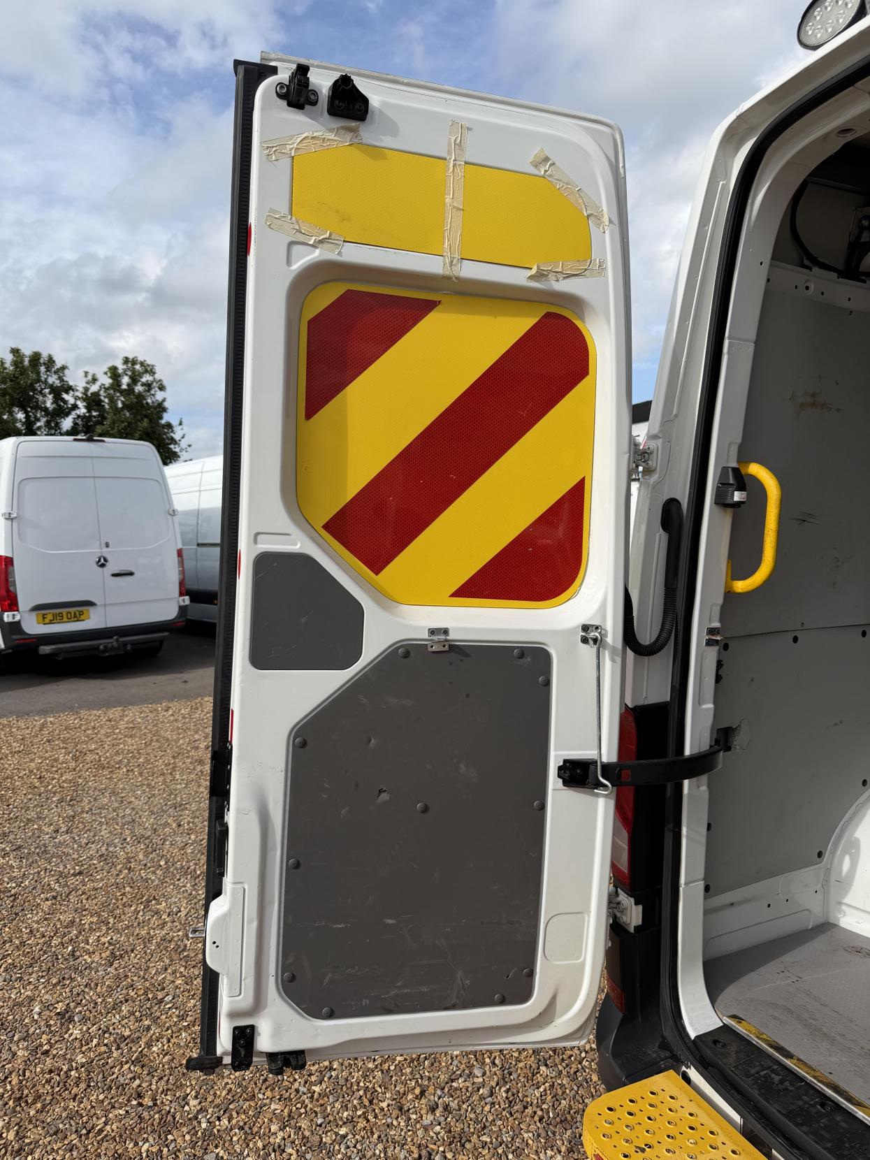 2018 Volkswagen Crafter 2.0 TDI CR35 BlueMotion Tech Startline Panel Van 5dr Diesel Manual FWD MWB High Roof Euro 6 (s/s) (140 ps) - Thumbnail 43