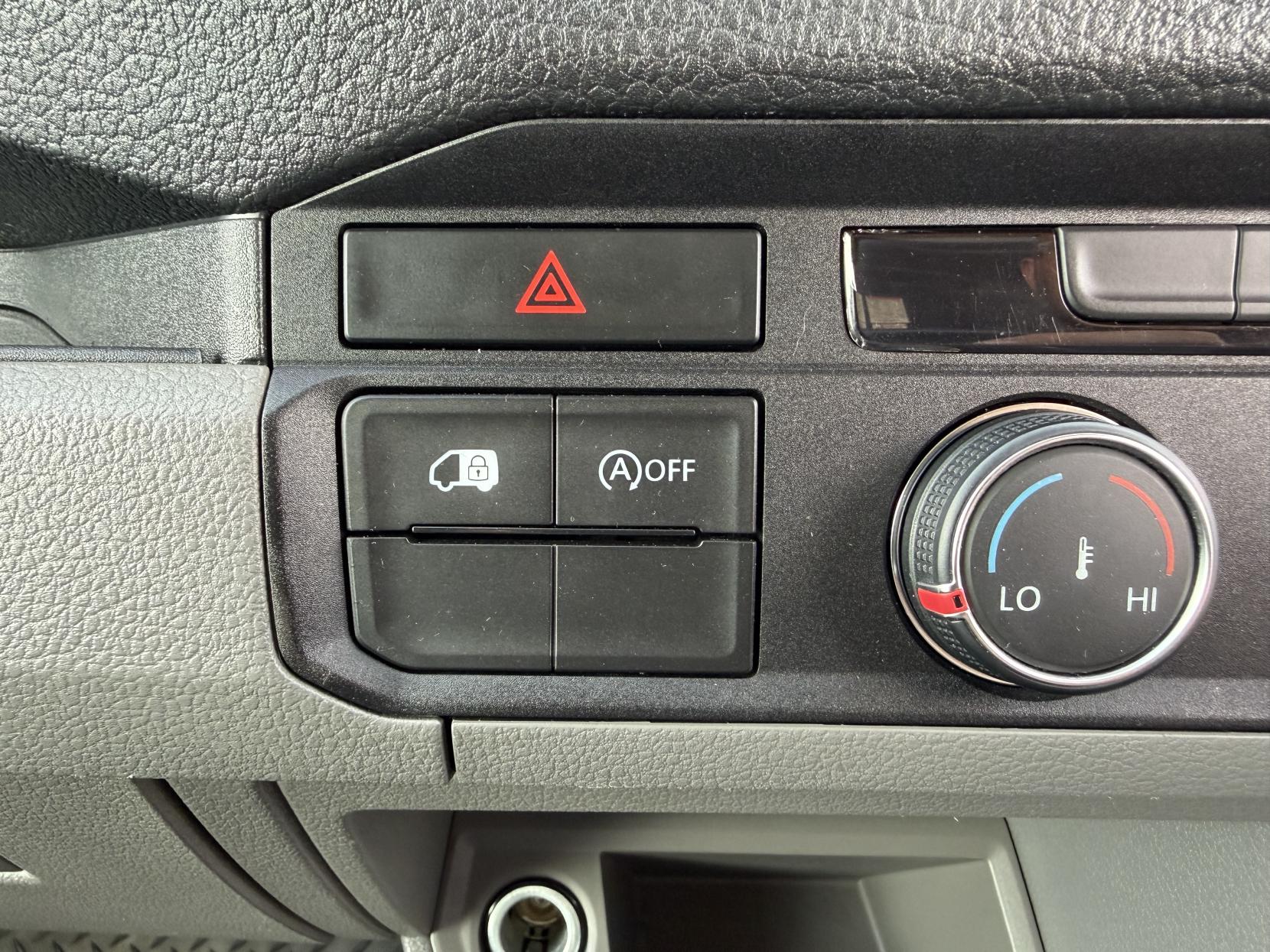 2018 Volkswagen Crafter 2.0 TDI CR35 BlueMotion Tech Startline Panel Van 5dr Diesel Manual FWD MWB High Roof Euro 6 (s/s) (140 ps) - Thumbnail 21