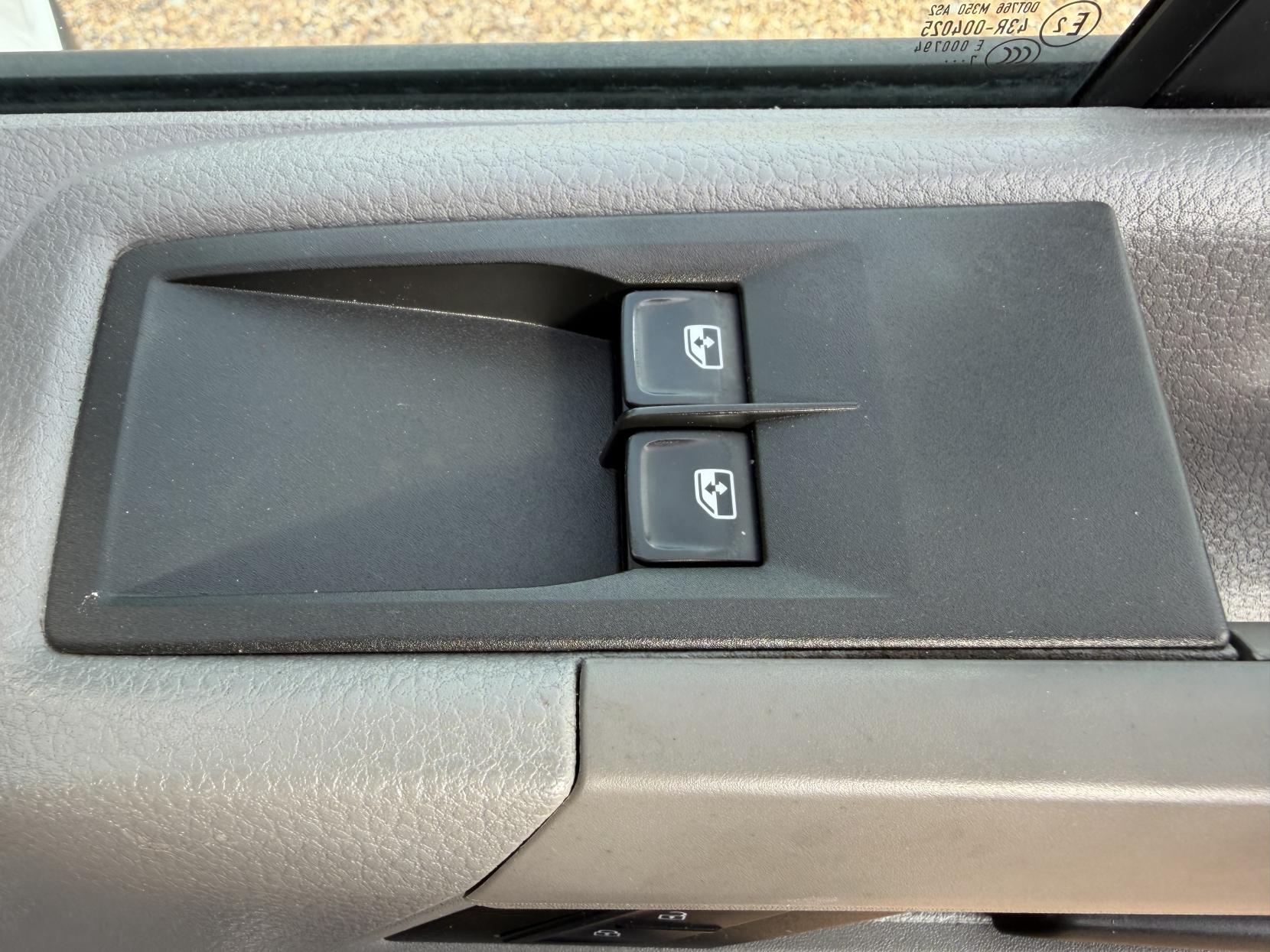 2018 Volkswagen Crafter 2.0 TDI CR35 BlueMotion Tech Startline Panel Van 5dr Diesel Manual FWD MWB High Roof Euro 6 (s/s) (140 ps) - Thumbnail 22